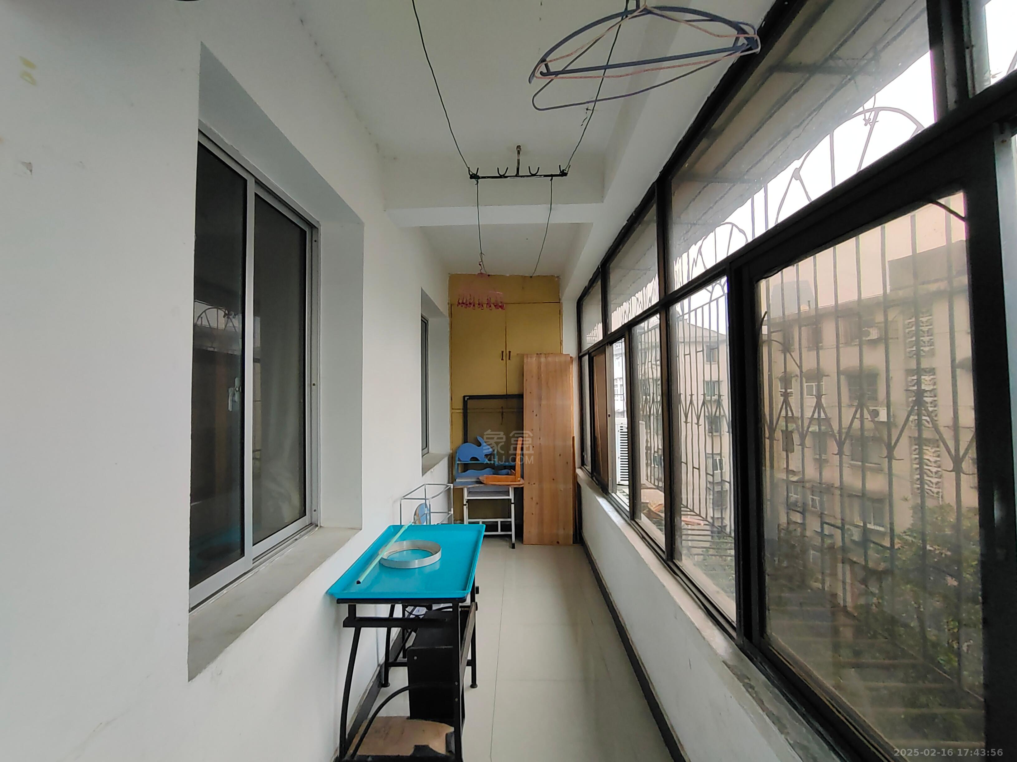 花园一村 3室1厅1卫 800.0元/月 花园一村 3室1厅1卫 800.0元/月室内图