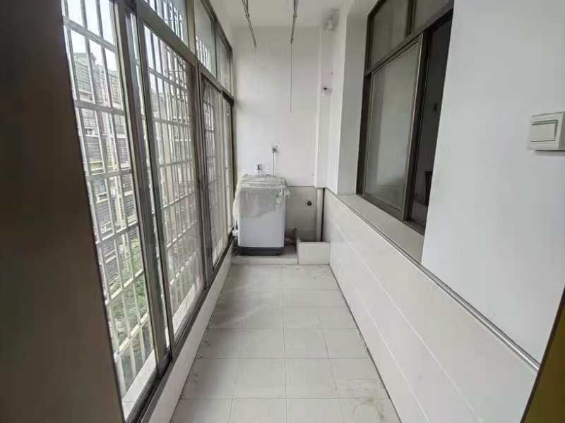 山水绿城  1室0厅0卫    38.8万客厅