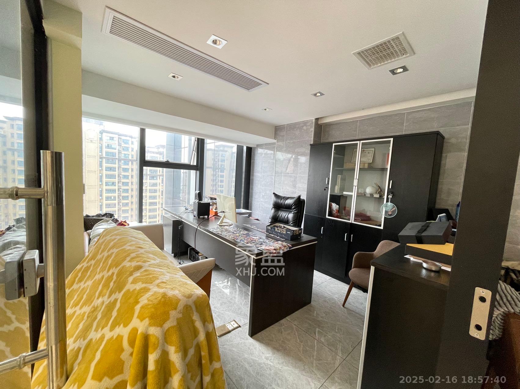 裕天国际商汇中心 1室1厅1卫 4800.0元/月 裕天国际商汇中心 1室1厅1卫 4800.0元/月室内图