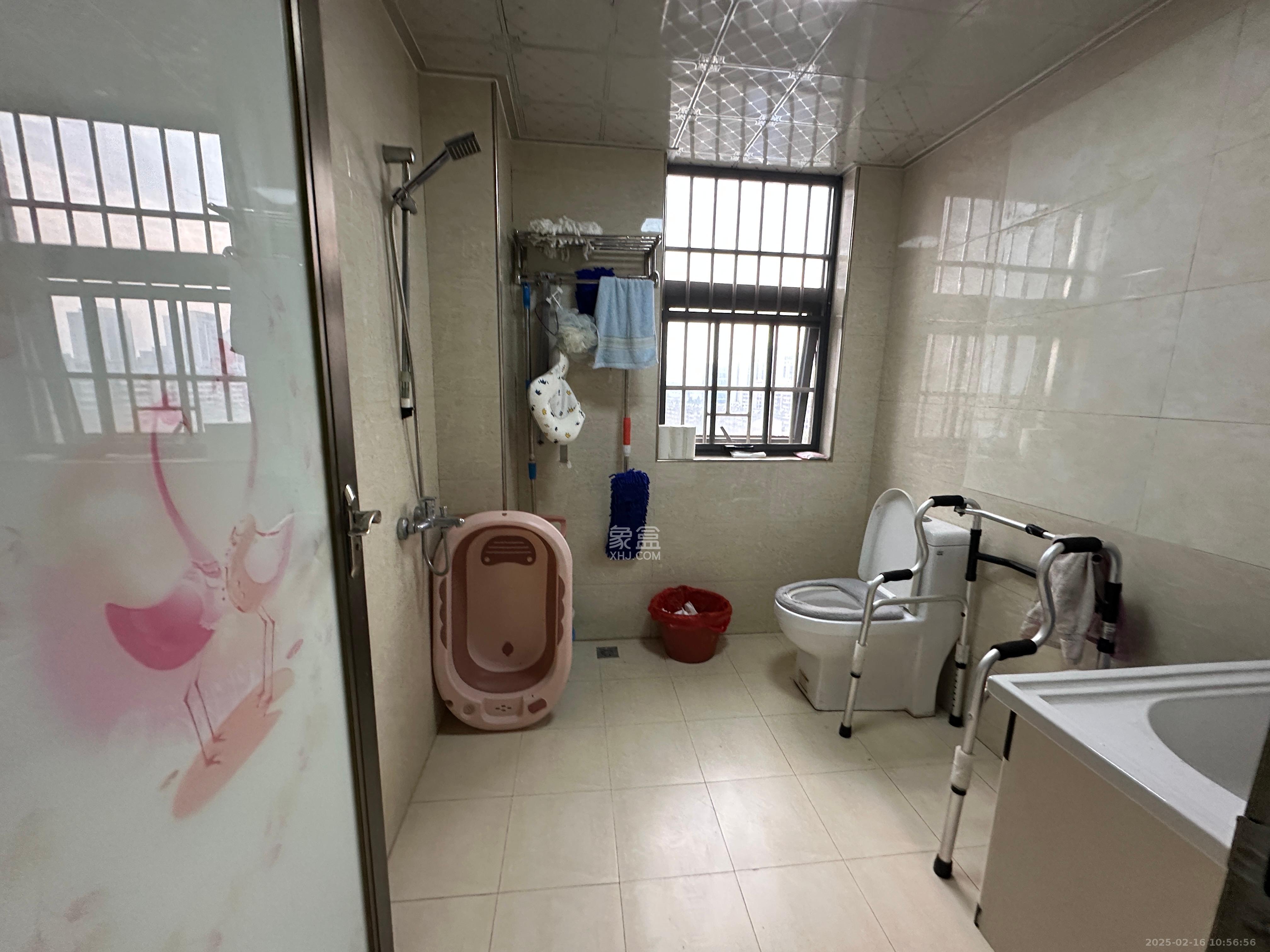 地华梅溪湖畔  3室1厅2卫   3200.00元/月室内图