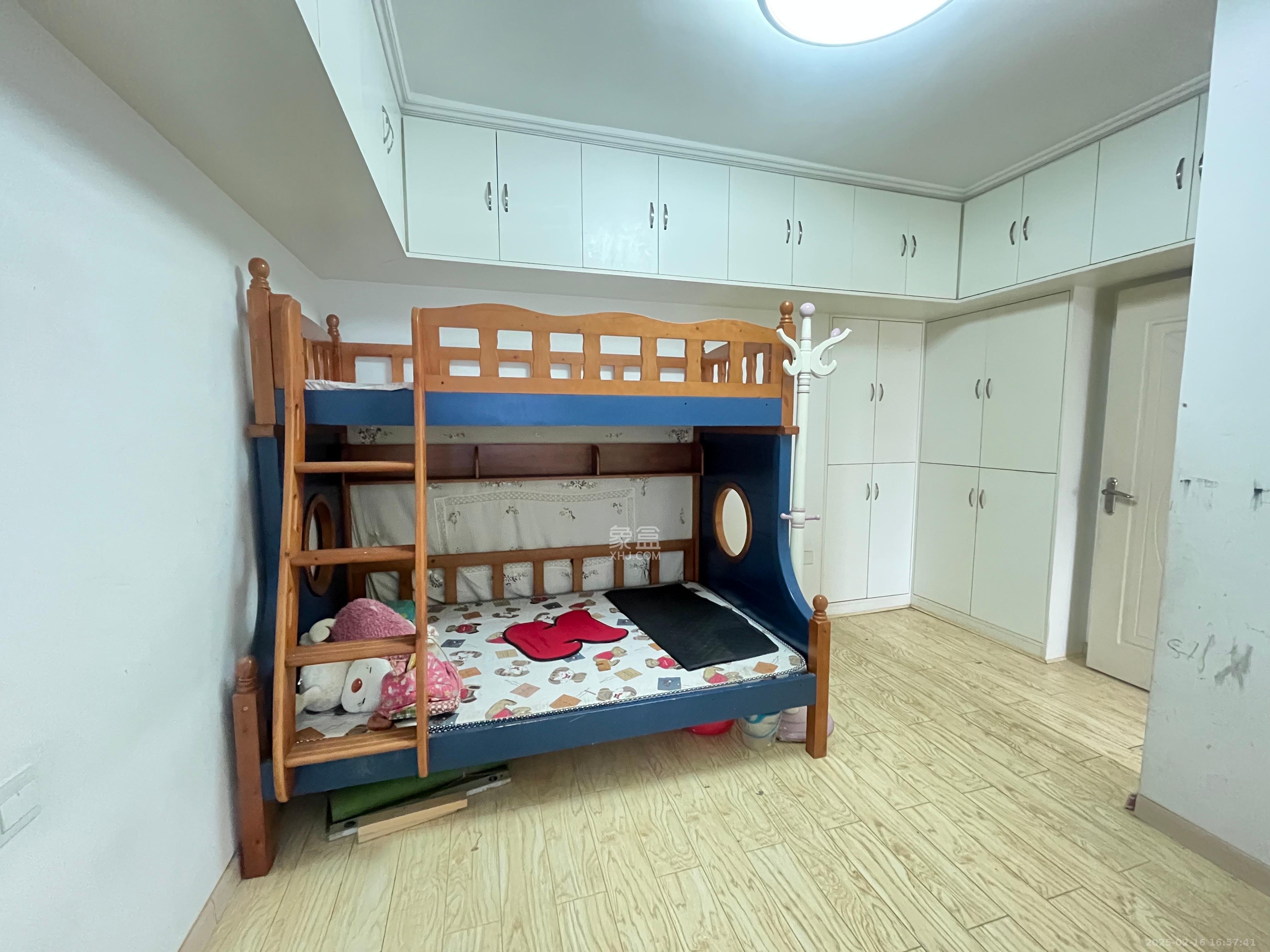 长房西城湾 4室2厅2卫 4000.0元/月 长房西城湾 4室2厅2卫 4000.0元/月室内图