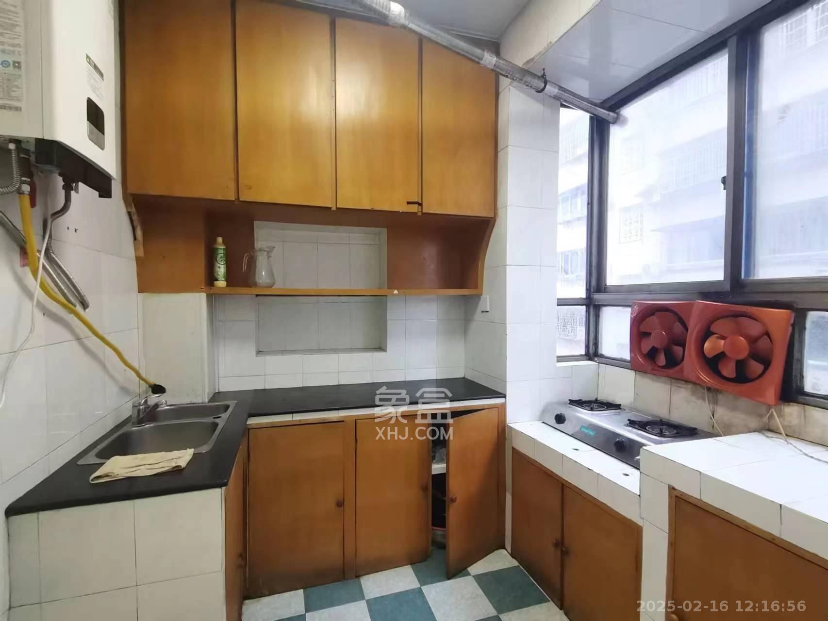 航天大院 3室2厅1卫 1700.0元/月 航天大院 3室2厅1卫 1700.0元/月室内图