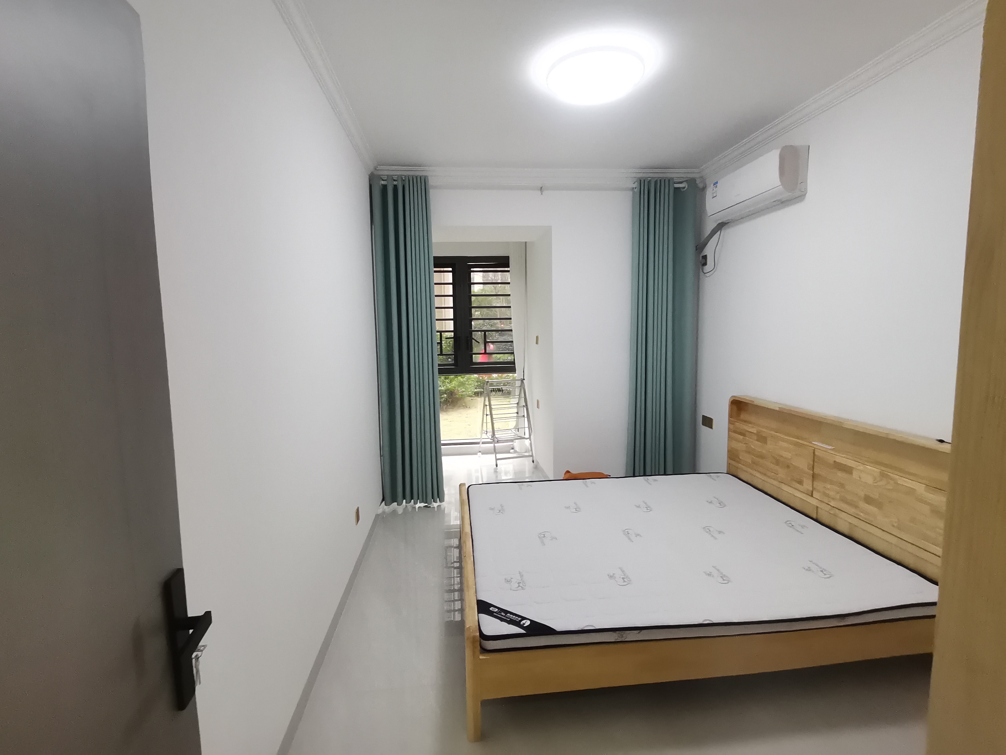 鸿基江山壹号  3室2厅2卫    86.0万 鸿基江山壹号  3室2厅2卫    86.0万客厅