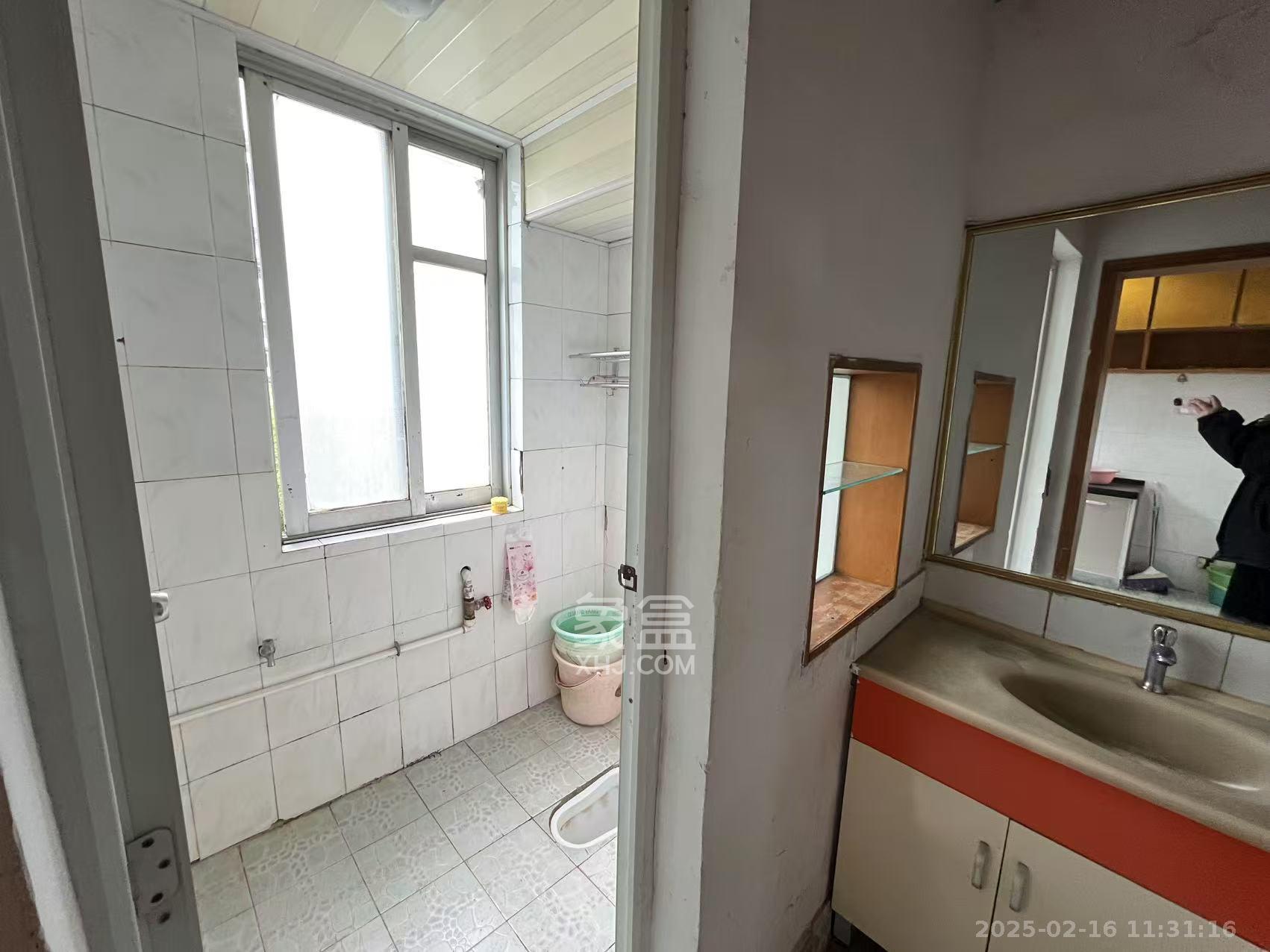 白沙花园  1室1厅1卫    1600.0元/月 白沙花园  1室1厅1卫    1600.0元/月室内图