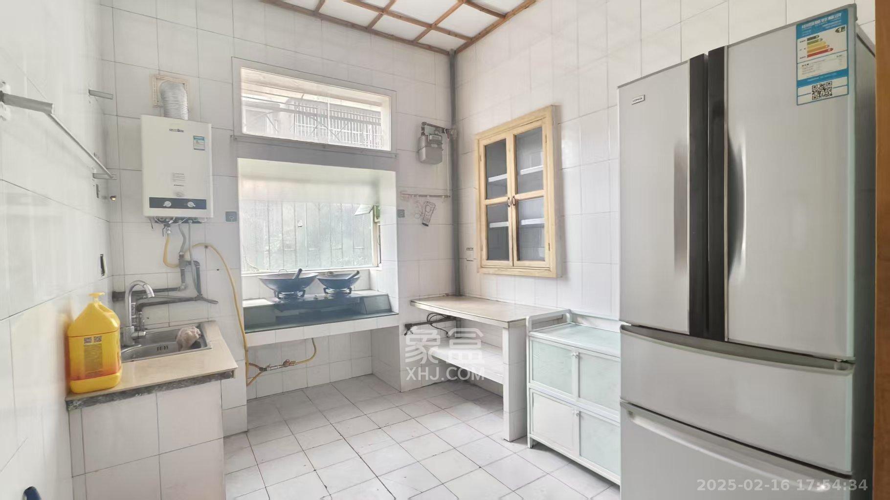 霞西小区 3室2厅2卫 1200.0元/月 霞西小区 3室2厅2卫 1200.0元/月室内图