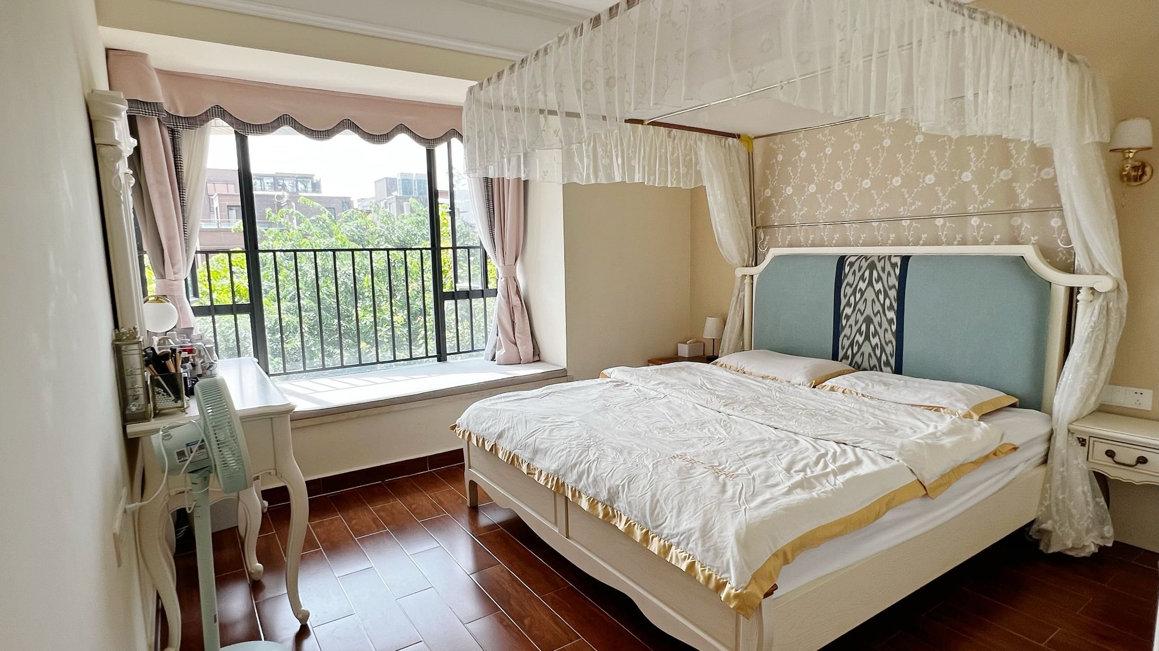 碧桂园滨海国际二期(君临湾) 3室2厅1卫 236.0万 碧桂园滨海国际二期(君临湾) 3室2厅1卫 236.0万卧室