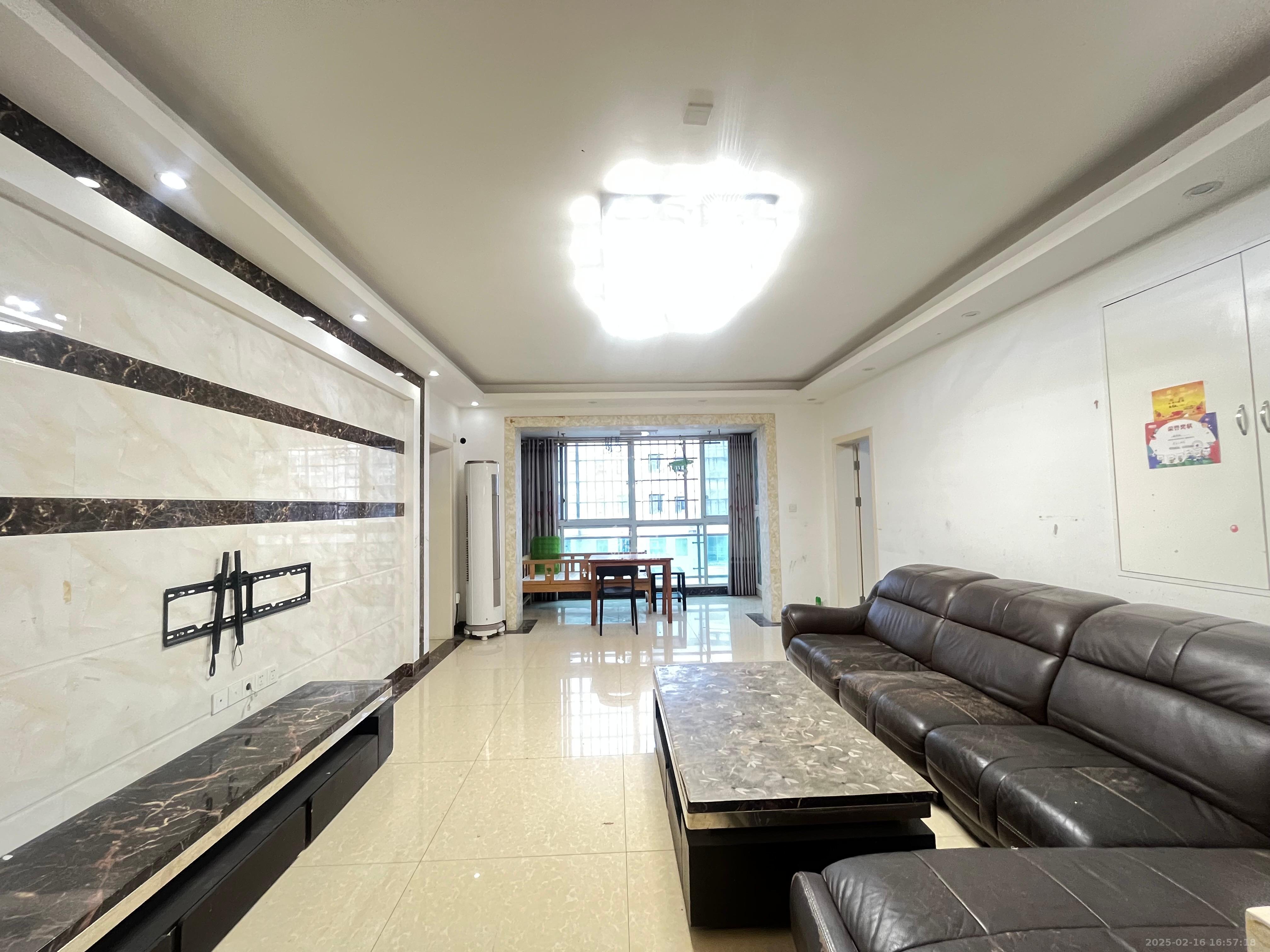 长房西城湾 4室2厅2卫 4000.0元/月 长房西城湾 4室2厅2卫 4000.0元/月室内图