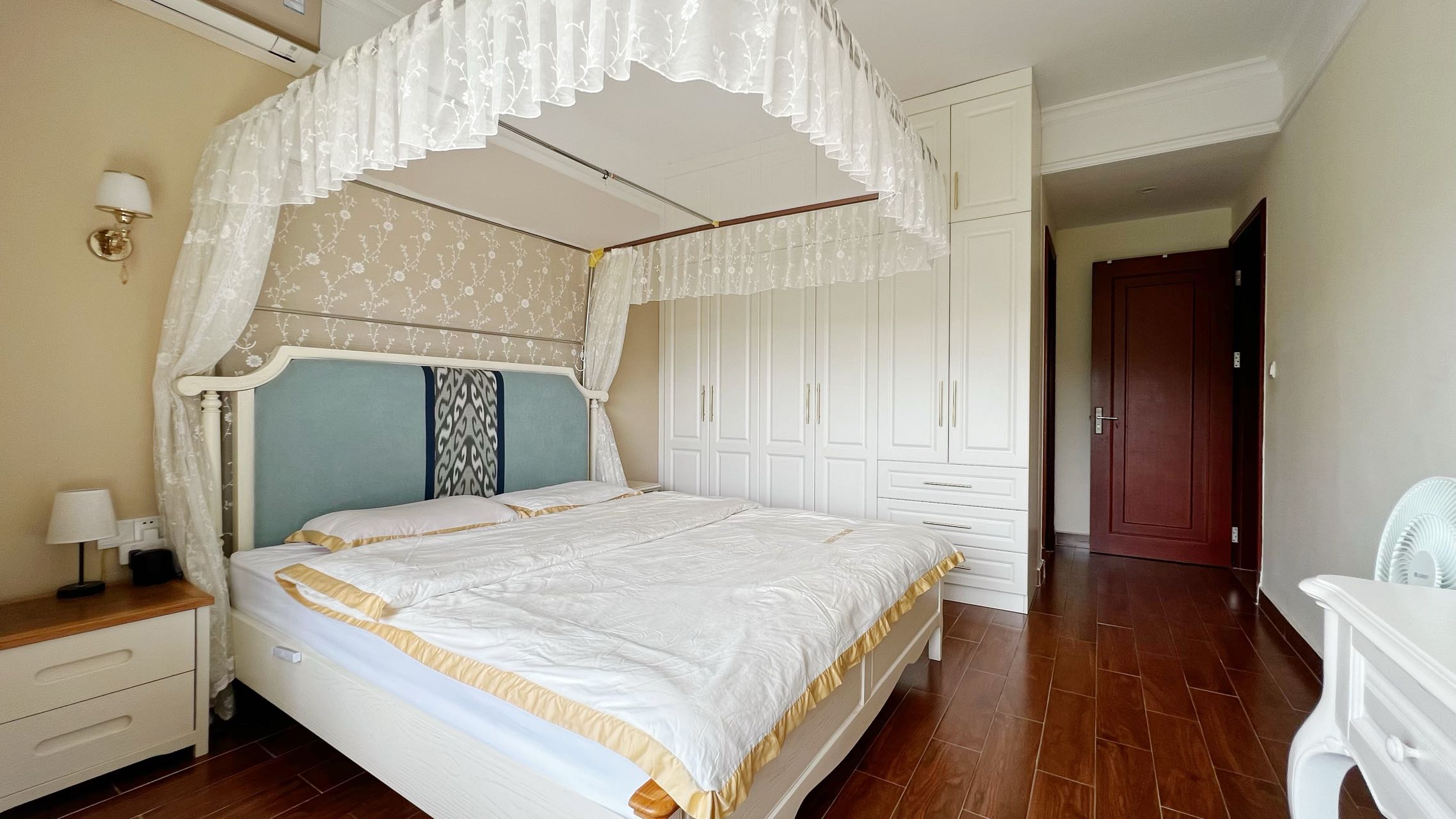 碧桂园滨海国际二期(君临湾) 3室2厅1卫 236.0万 碧桂园滨海国际二期(君临湾) 3室2厅1卫 236.0万卧室