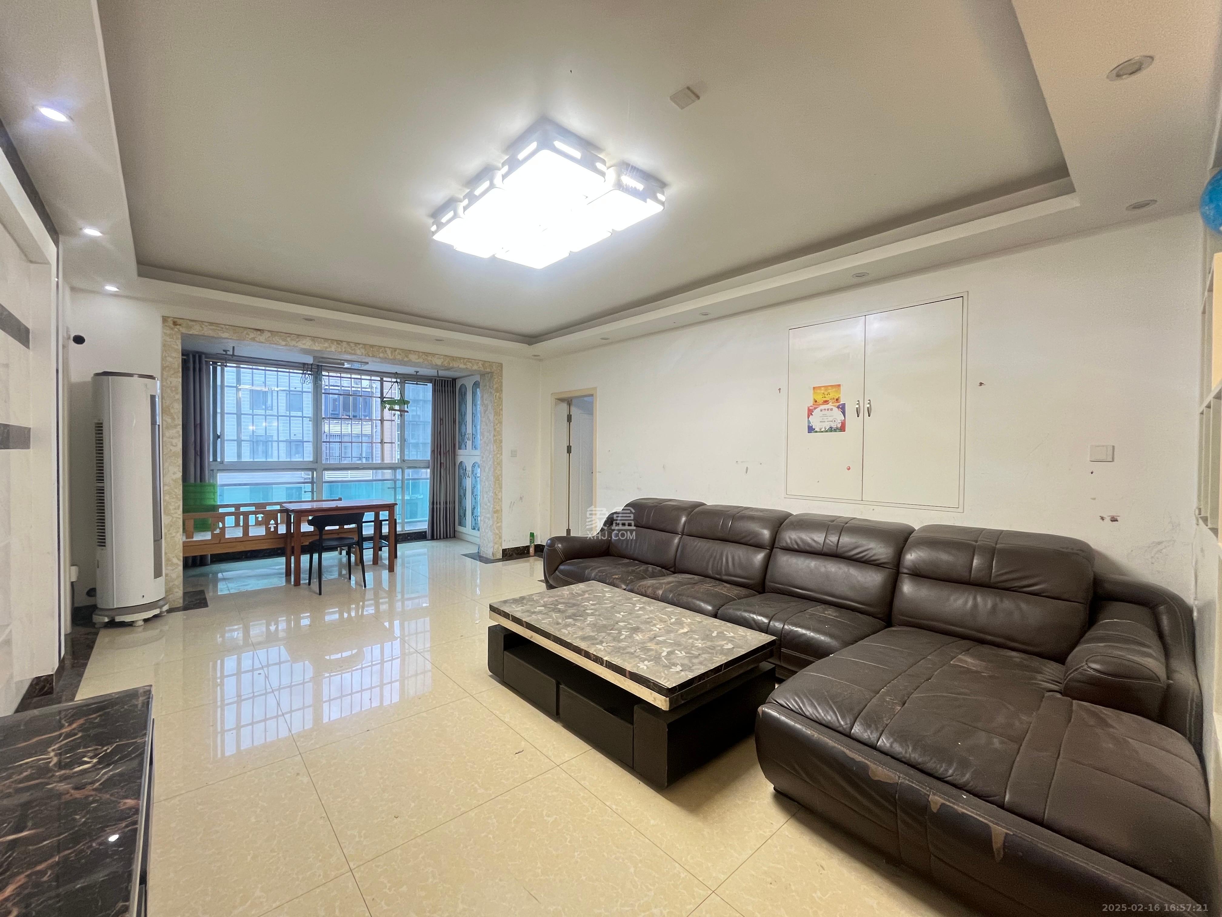 长房西城湾 4室2厅2卫 4000.0元/月 长房西城湾 4室2厅2卫 4000.0元/月室内图