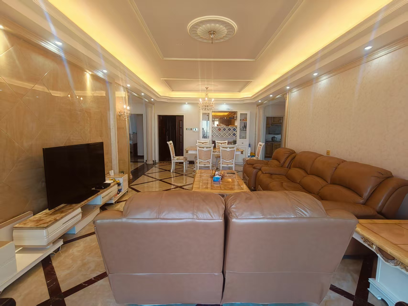 江畔人家 4室2厅2卫 5800.0元/月 江畔人家 4室2厅2卫 5800.0元/月室内图