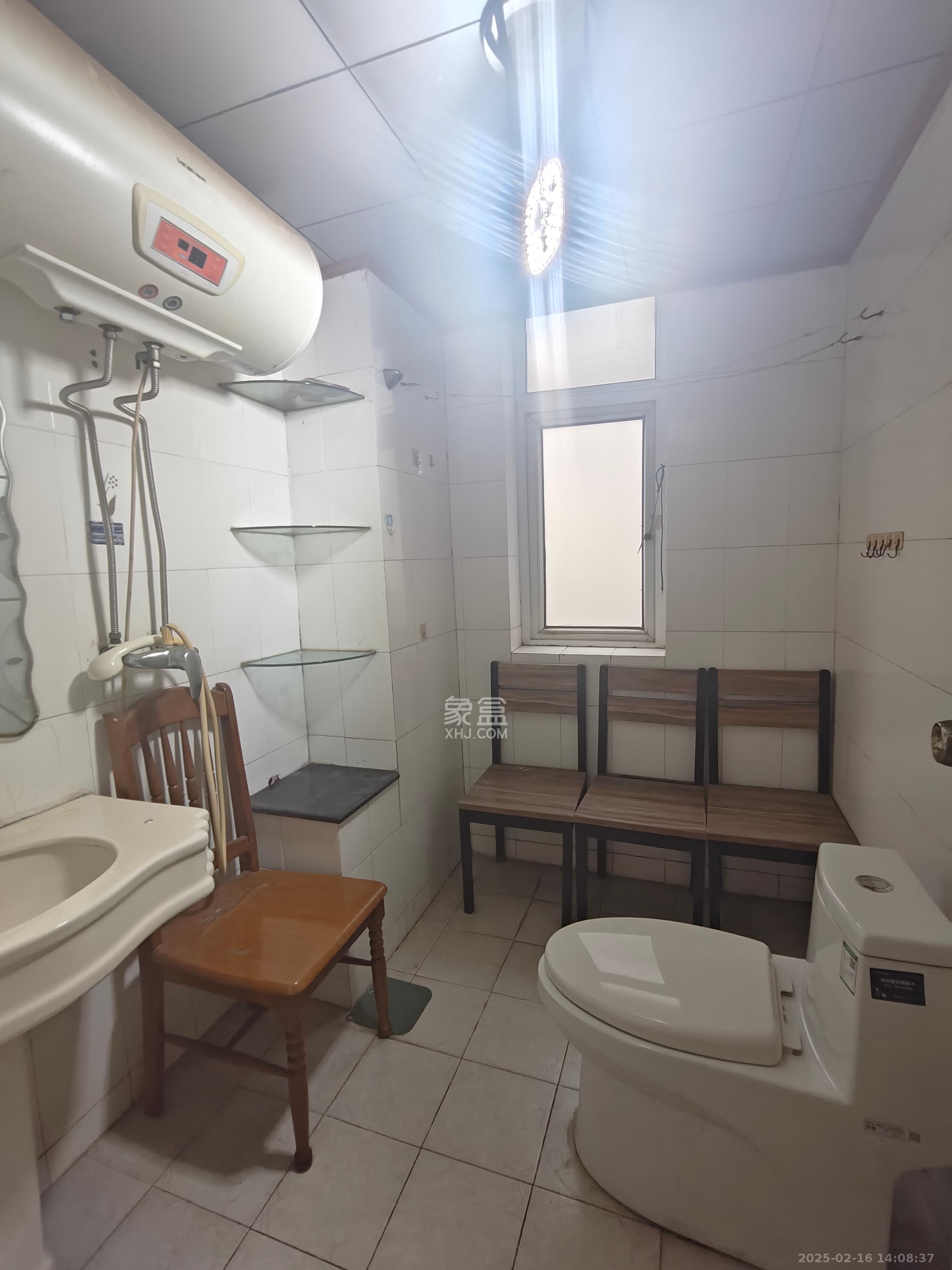 长勘小区 3室1厅1卫 3300.0元/月 长勘小区 3室1厅1卫 3300.0元/月室内图