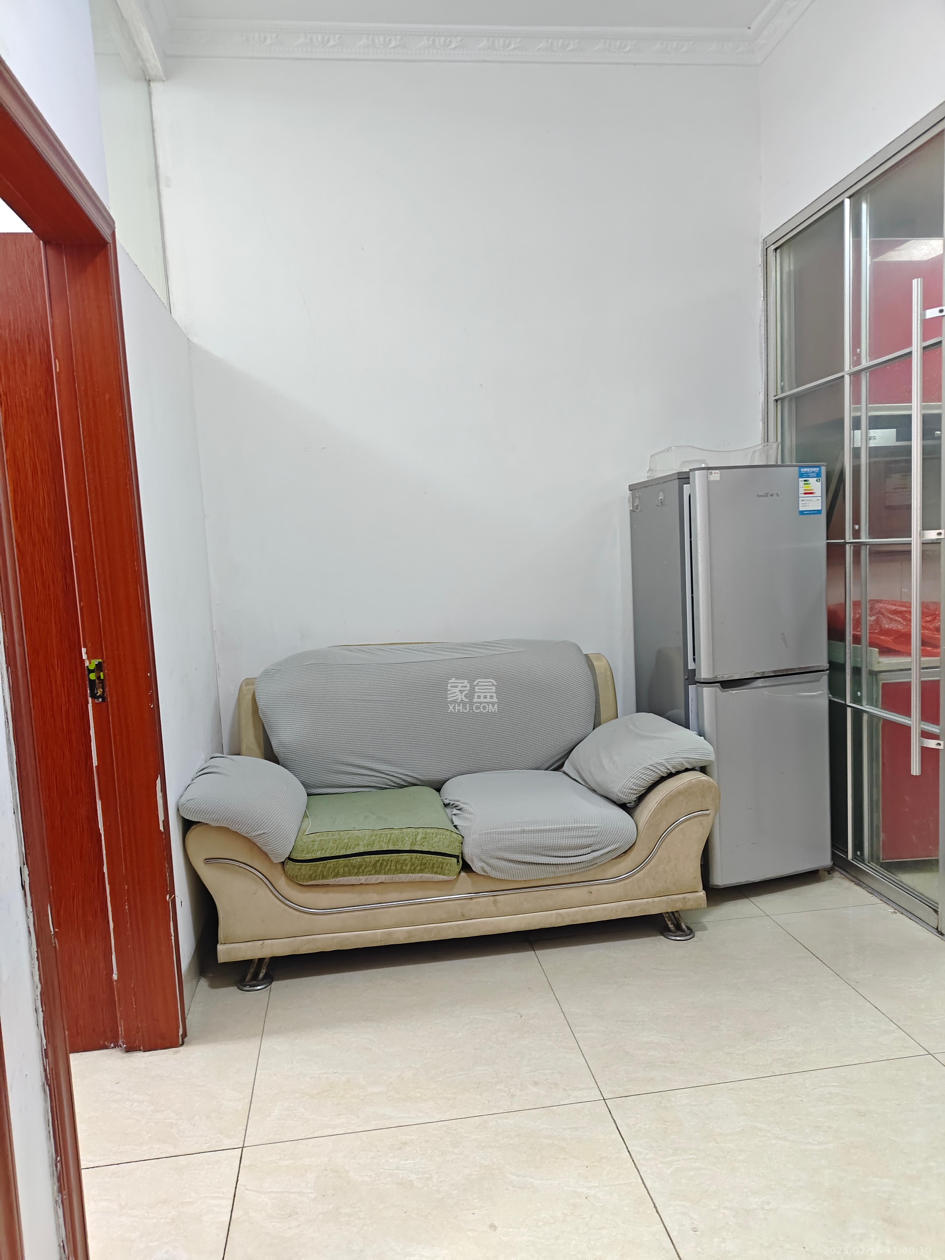 骑龙安置小区 1室1厅1卫 1200.0元/月 骑龙安置小区 1室1厅1卫 1200.0元/月室内图