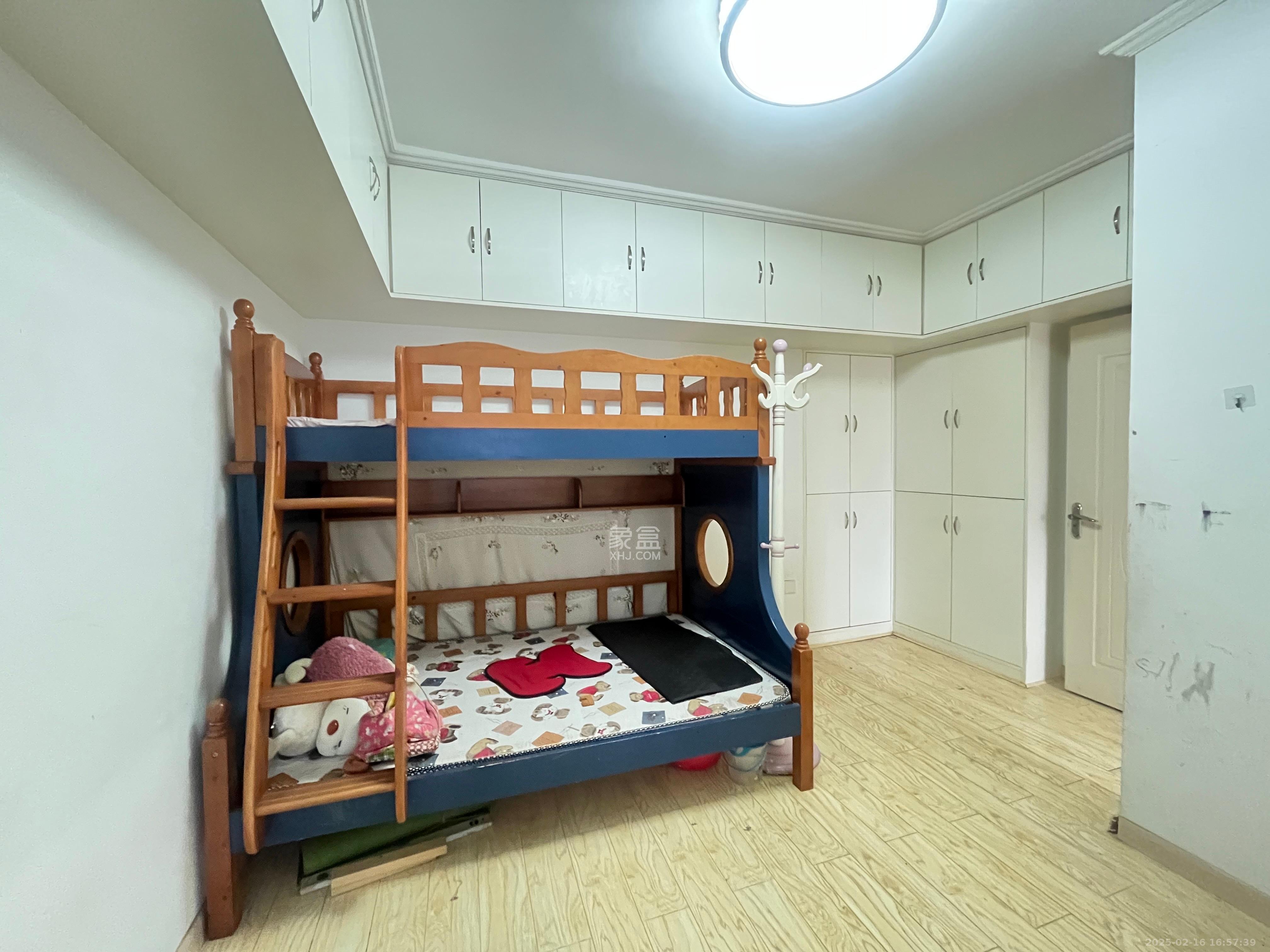 长房西城湾 4室2厅2卫 4000.0元/月 长房西城湾 4室2厅2卫 4000.0元/月室内图