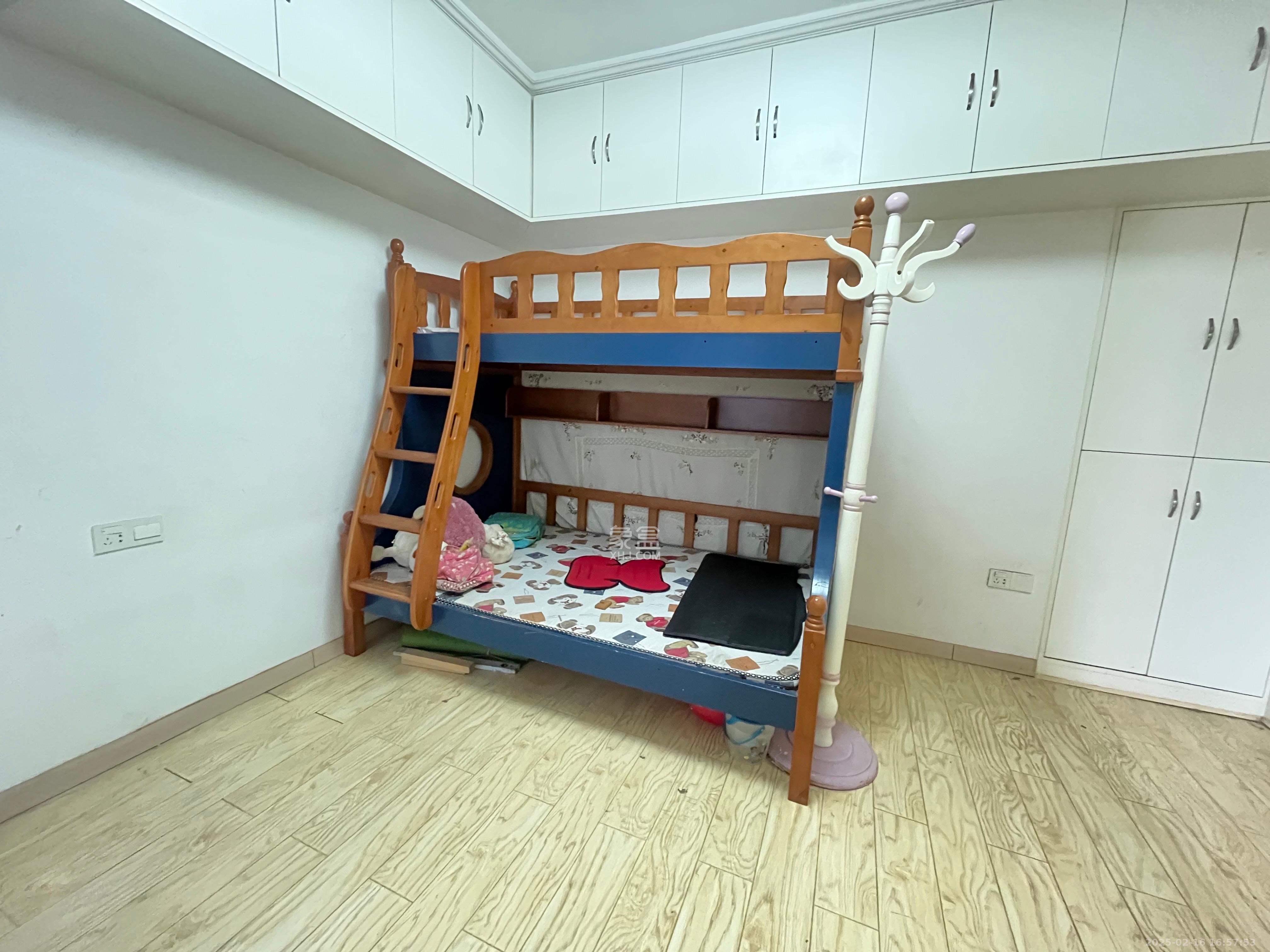 长房西城湾 4室2厅2卫 4000.0元/月 长房西城湾 4室2厅2卫 4000.0元/月室内图