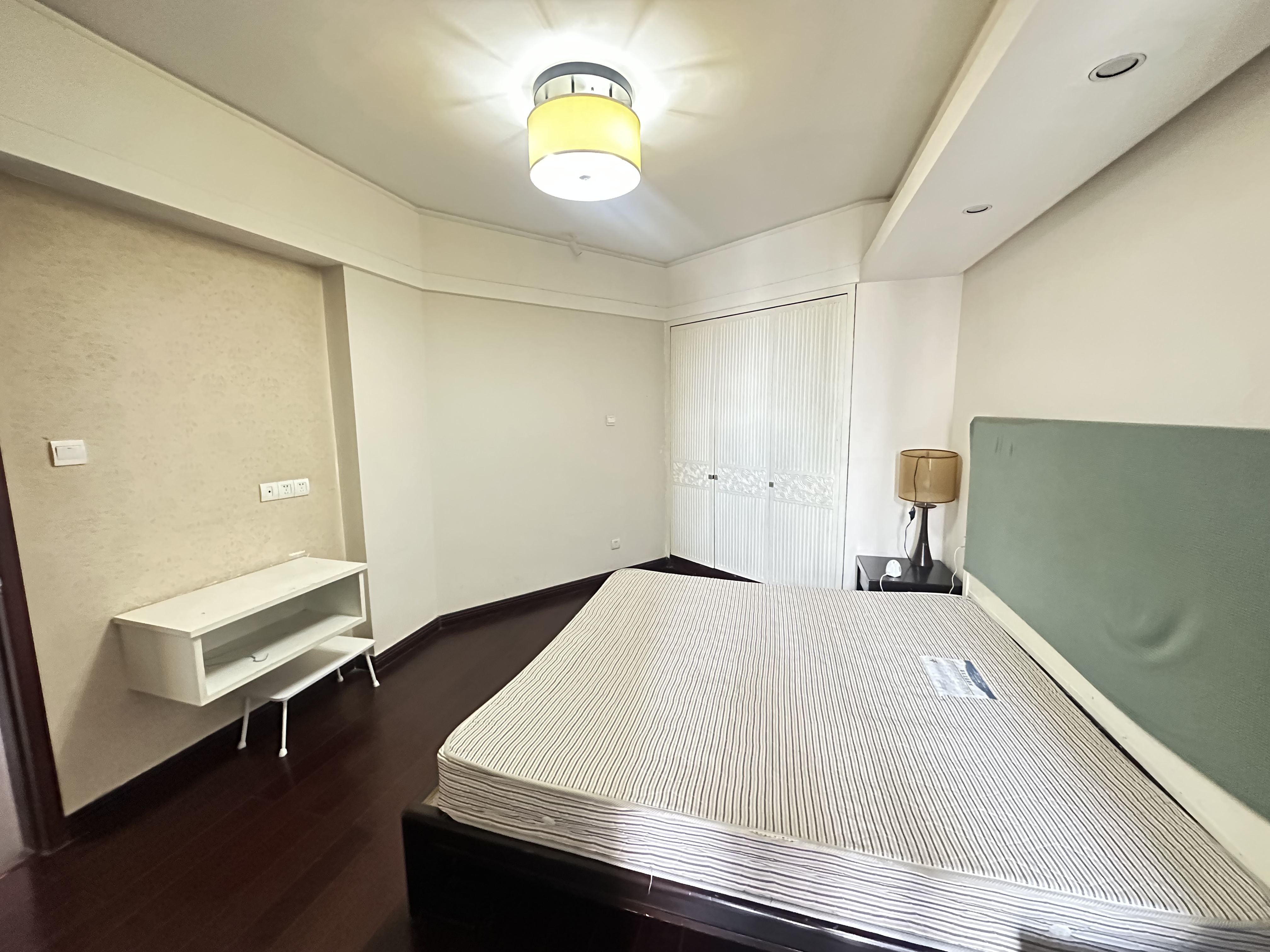 宝华海景 1室2厅1卫 100.0万 宝华海景 1室2厅1卫 100.0万室内图