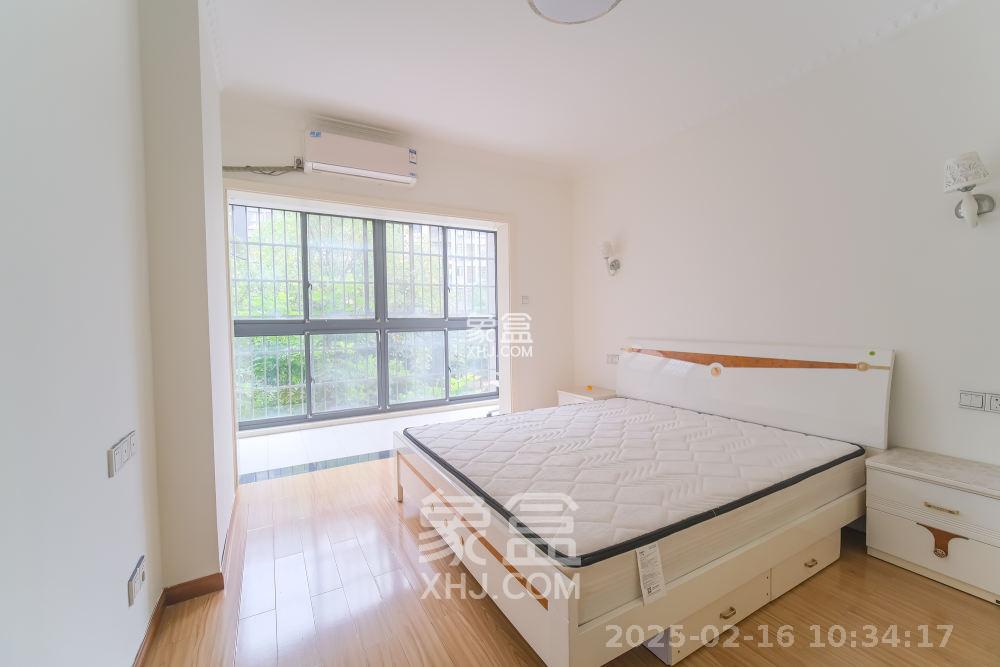山水湾  4室2厅2卫   2200.00元/月室内图