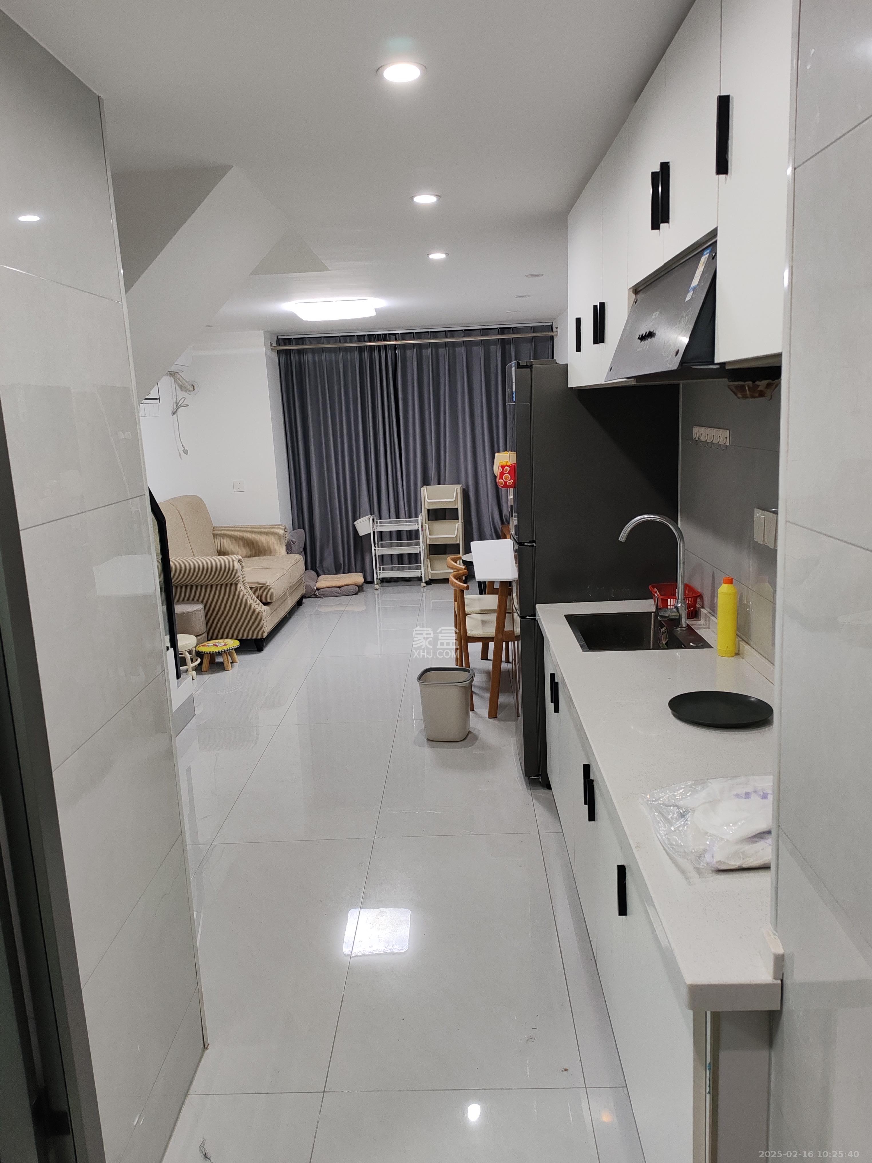 新城悦隽公园  1室1厅1卫    1600.0元/月 新城悦隽公园  1室1厅1卫    1600.0元/月室内图