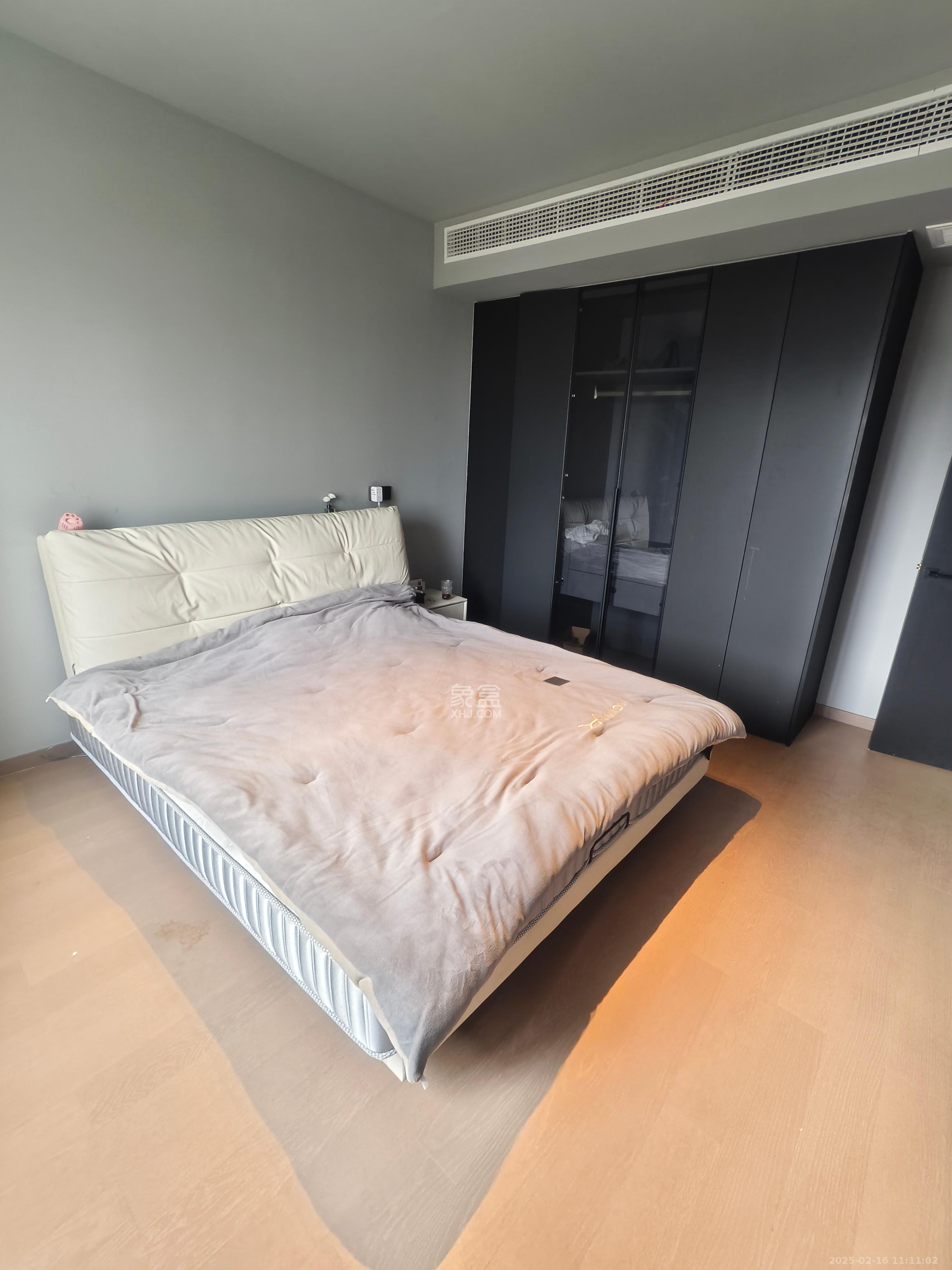 绿地V岛 4室2厅2卫 1000.0元/月 绿地V岛 4室2厅2卫 1000.0元/月室内图