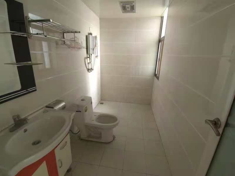 山水绿城 1室0厅0卫 38.8万 山水绿城 1室0厅0卫 38.8万客厅