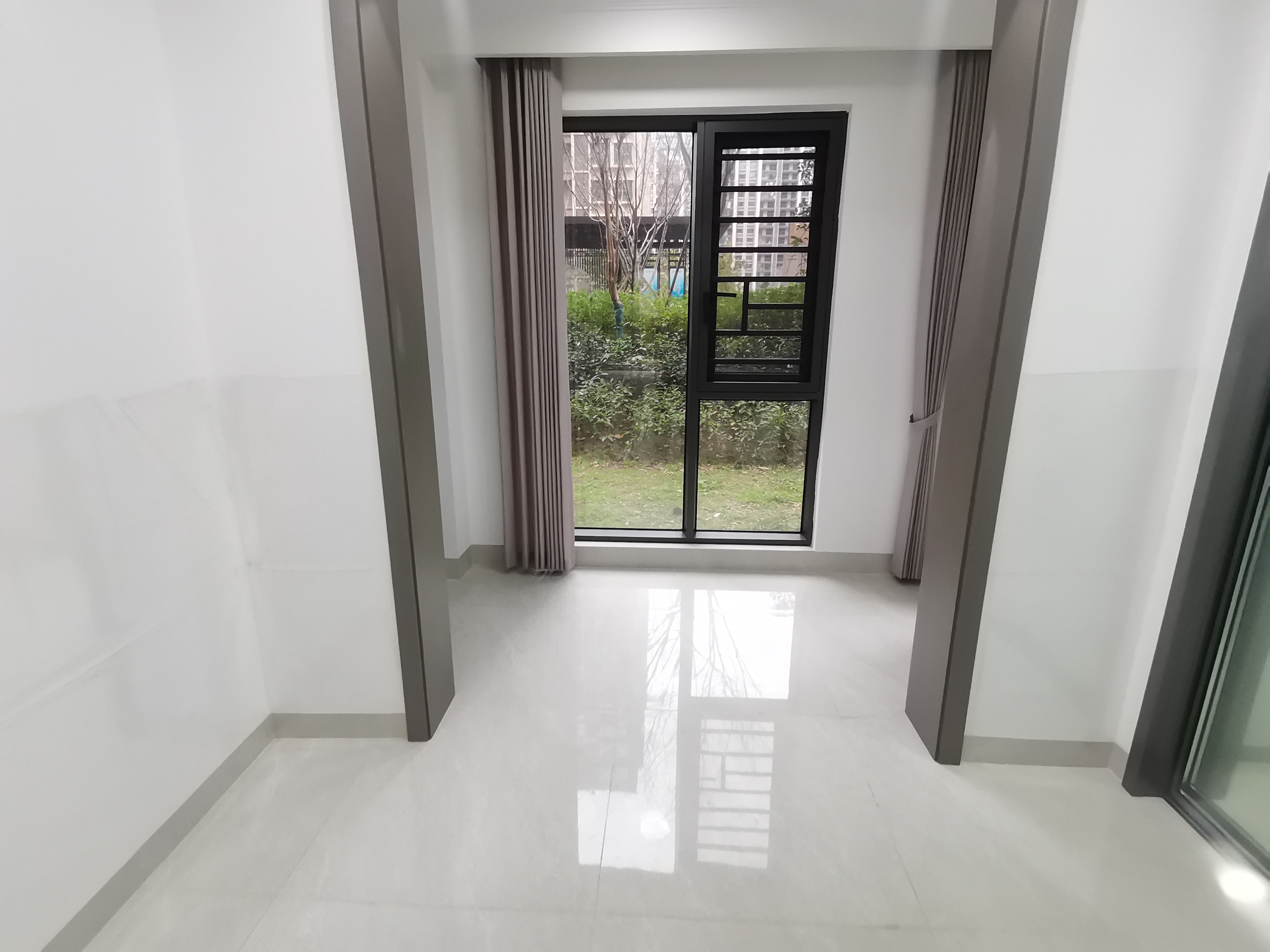 鸿基江山壹号  3室2厅2卫    86.0万 鸿基江山壹号  3室2厅2卫    86.0万客厅