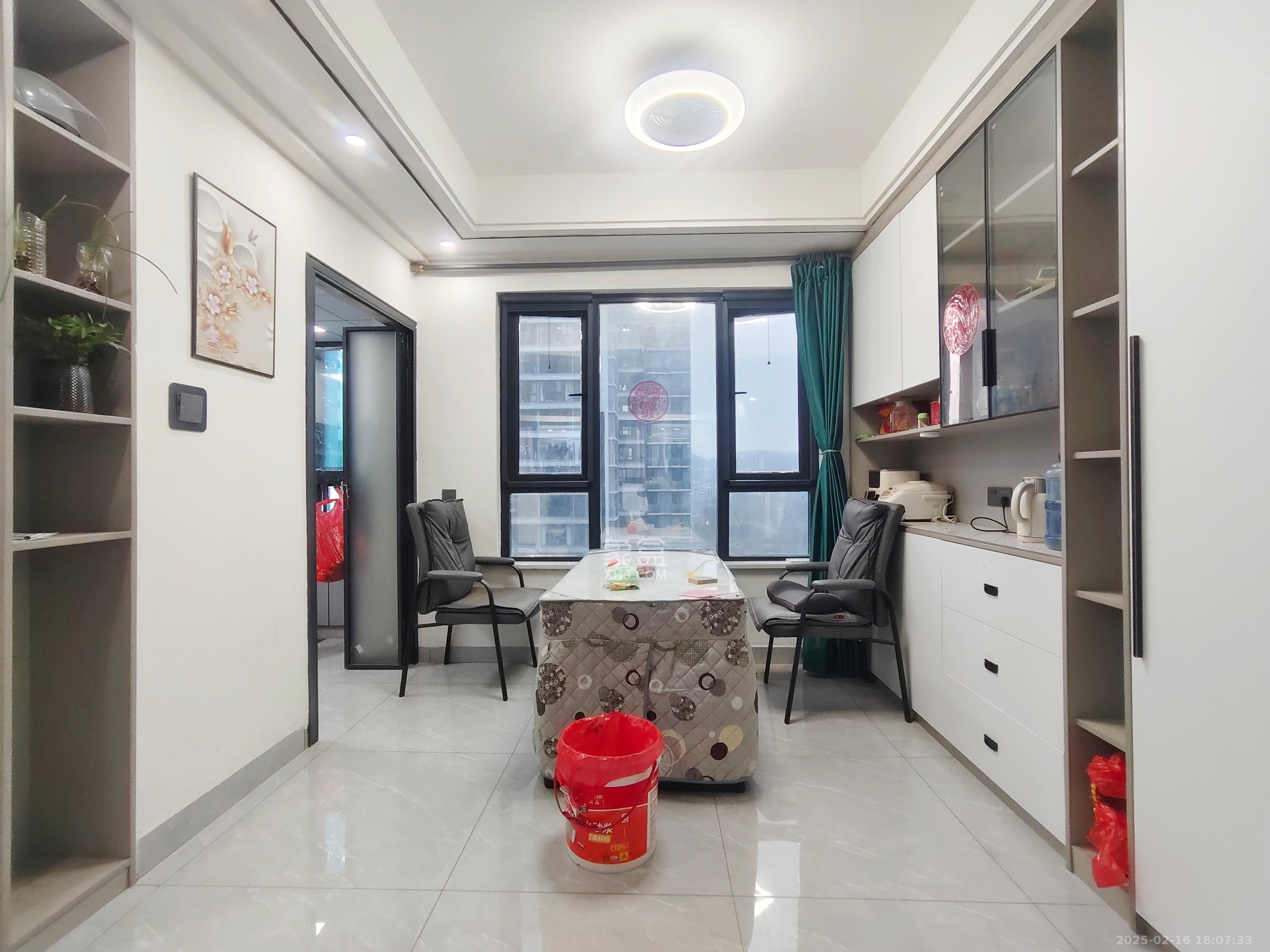 蔷薇国际 1室1厅1卫 750.0元/月 蔷薇国际 1室1厅1卫 750.0元/月室内图