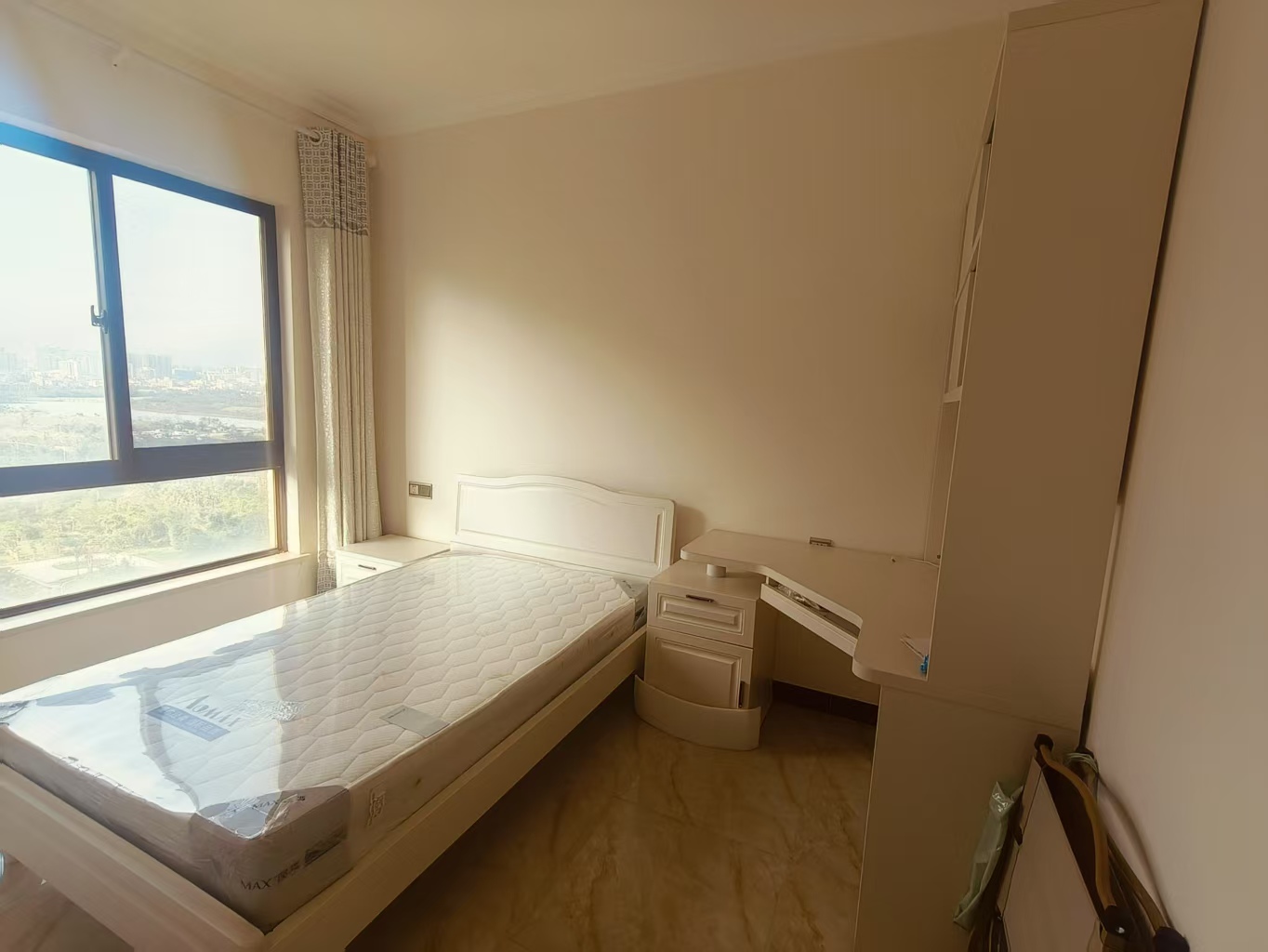 江畔人家 4室2厅2卫 5800.0元/月 江畔人家 4室2厅2卫 5800.0元/月室内图