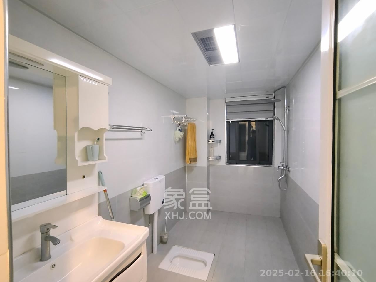 鸿运佳苑  3室2厅2卫    2600.0元/月室内图