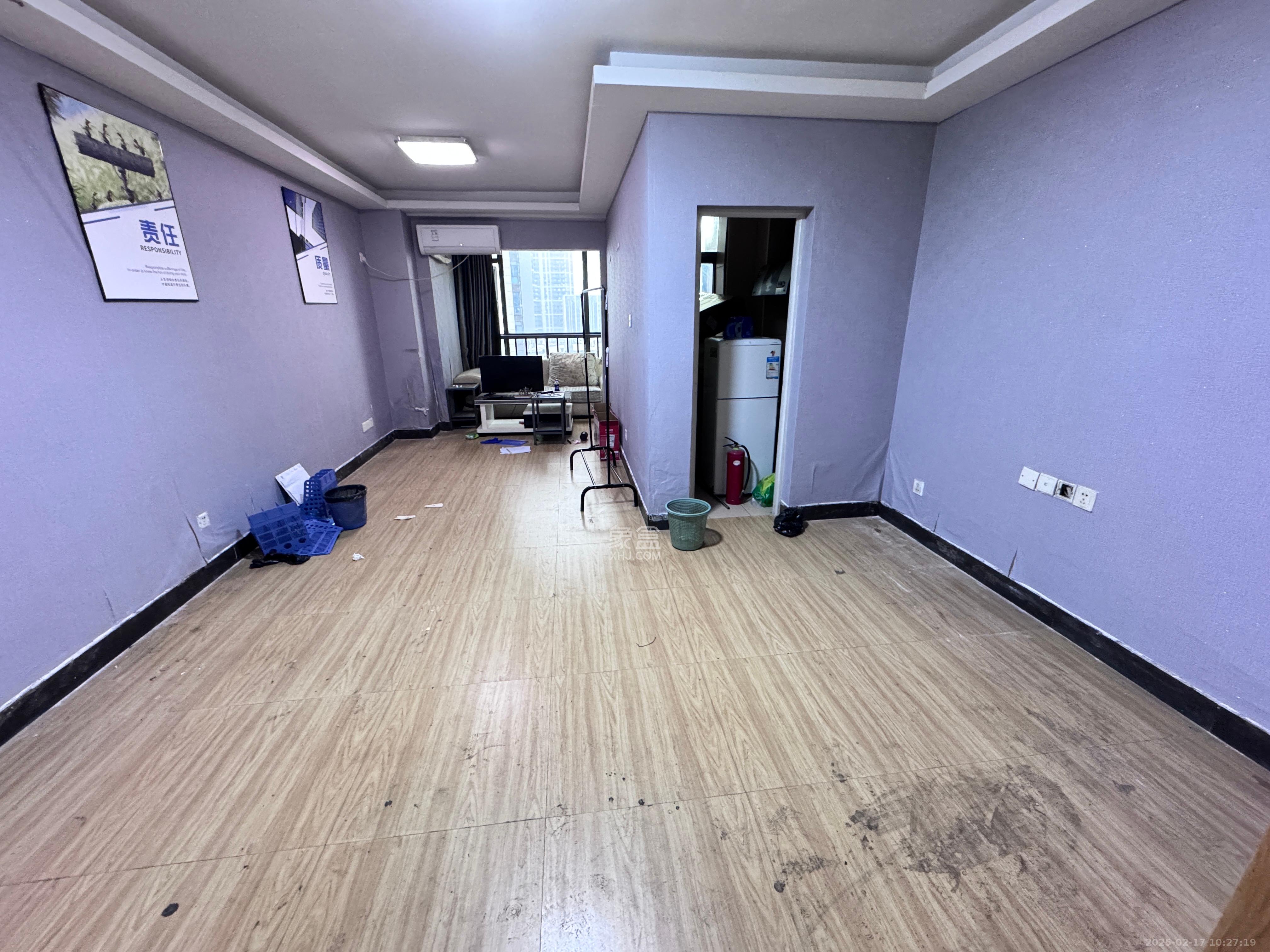 新时代广场  1室1厅1卫   1600.00元/月室内图