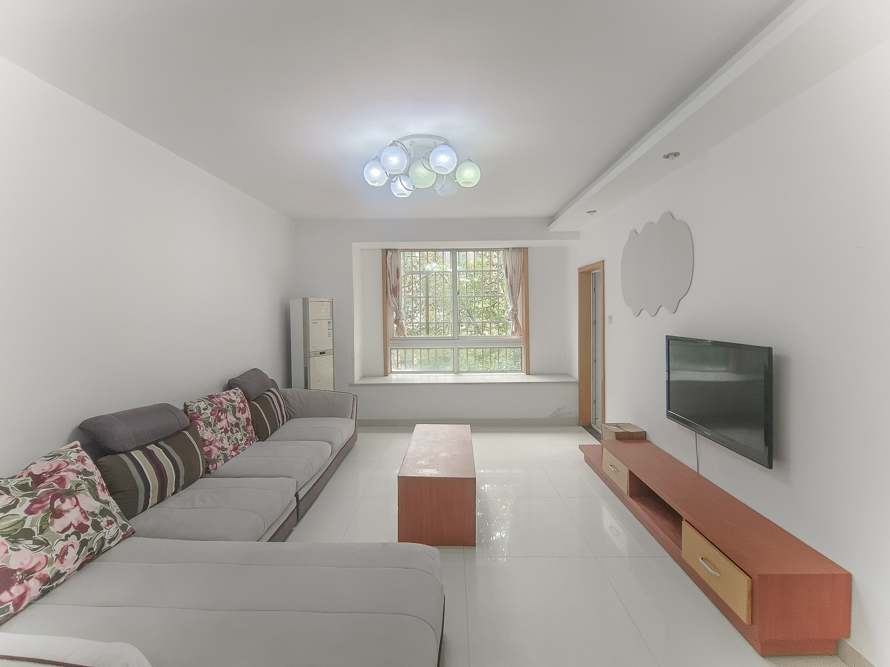 山水湾 3室2厅1卫 68.0万 山水湾 3室2厅1卫 68.0万客厅