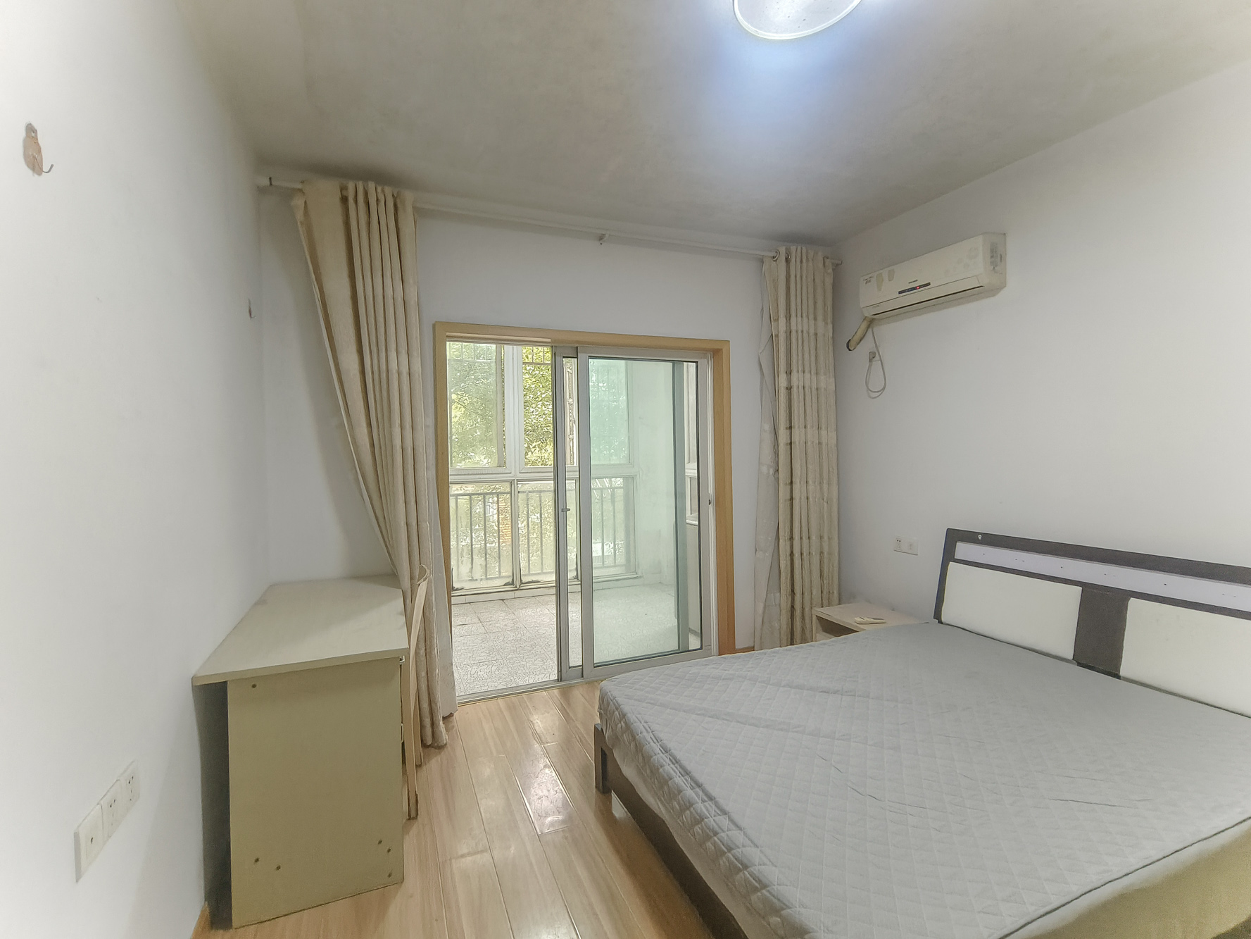 山水湾 3室2厅1卫 68.0万 山水湾 3室2厅1卫 68.0万卧室