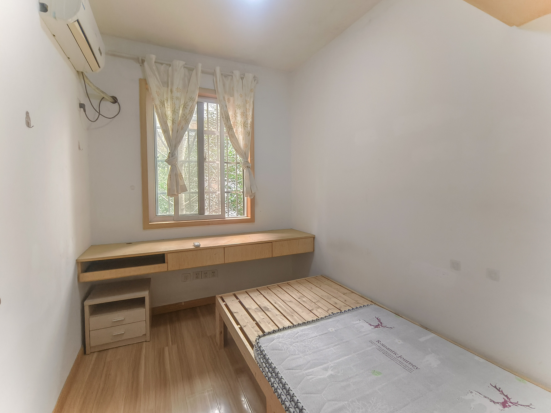 山水湾 3室2厅1卫 68.0万 山水湾 3室2厅1卫 68.0万卧室