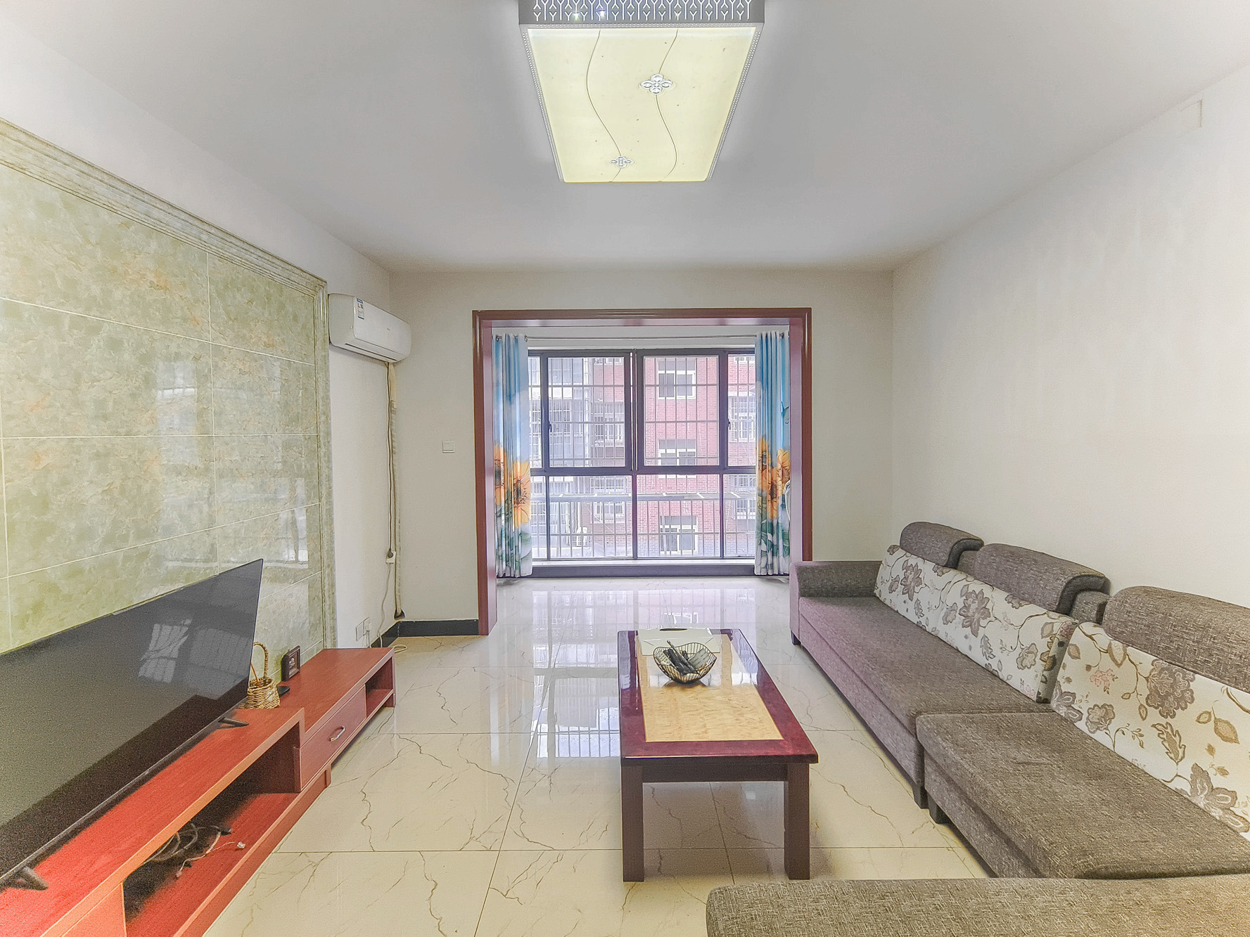 湘瑞家园 2室2厅1卫 42.0万 湘瑞家园 2室2厅1卫 42.0万客厅