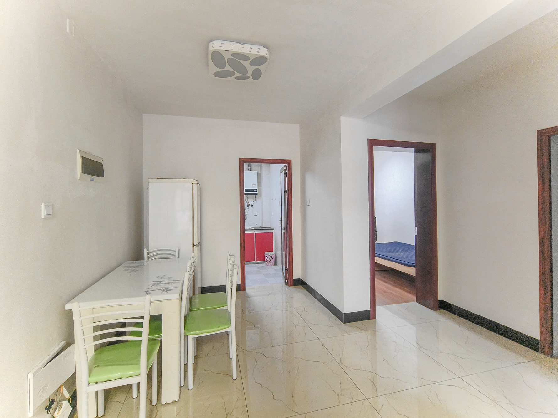 湘瑞家园 2室2厅1卫 42.0万 湘瑞家园 2室2厅1卫 42.0万客厅