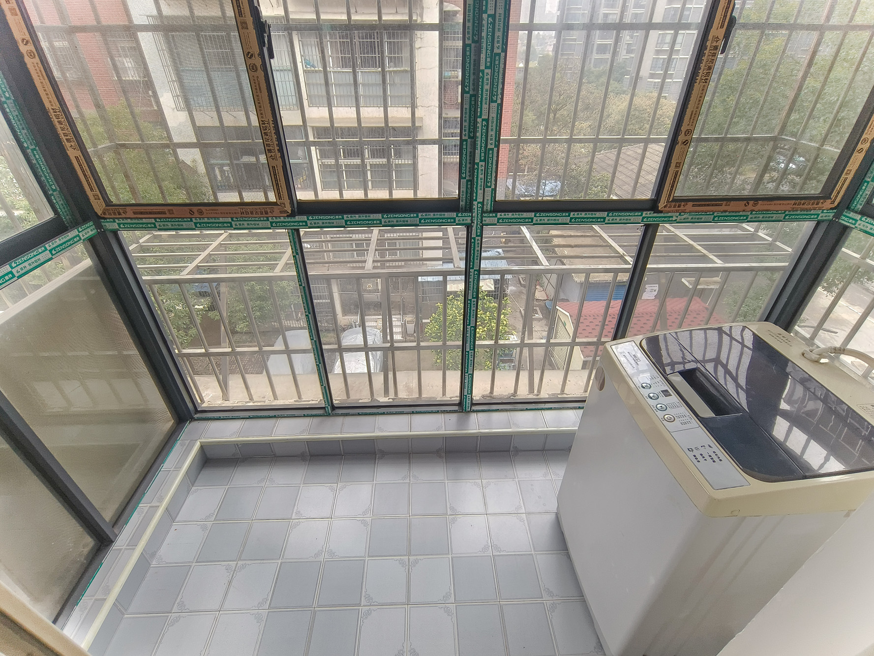 湘瑞家园 2室2厅1卫 42.0万 湘瑞家园 2室2厅1卫 42.0万阳台