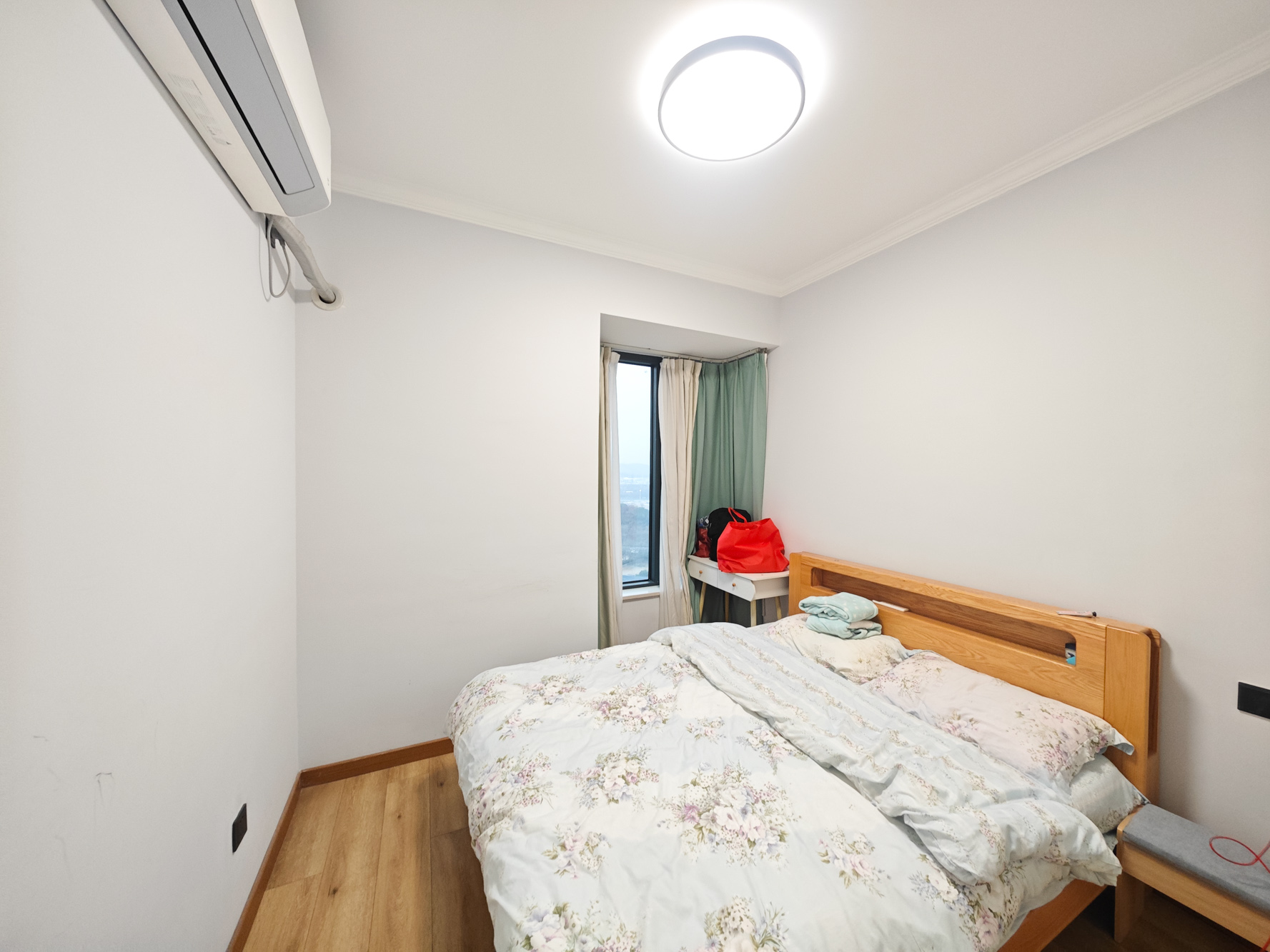 中建嘉和城  3室2厅2卫   108.00万卧室