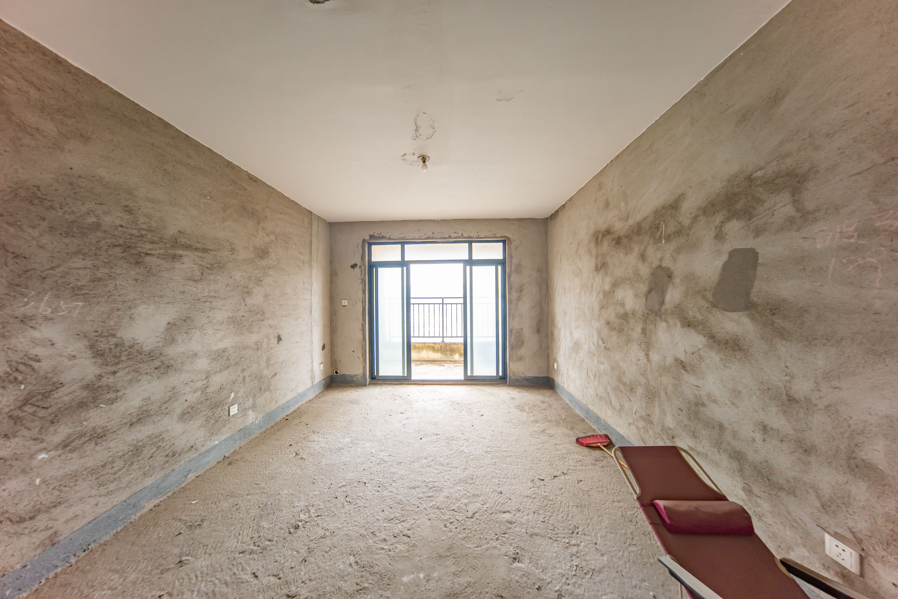 中建麓山和苑  3室2厅2卫   66.80万客厅