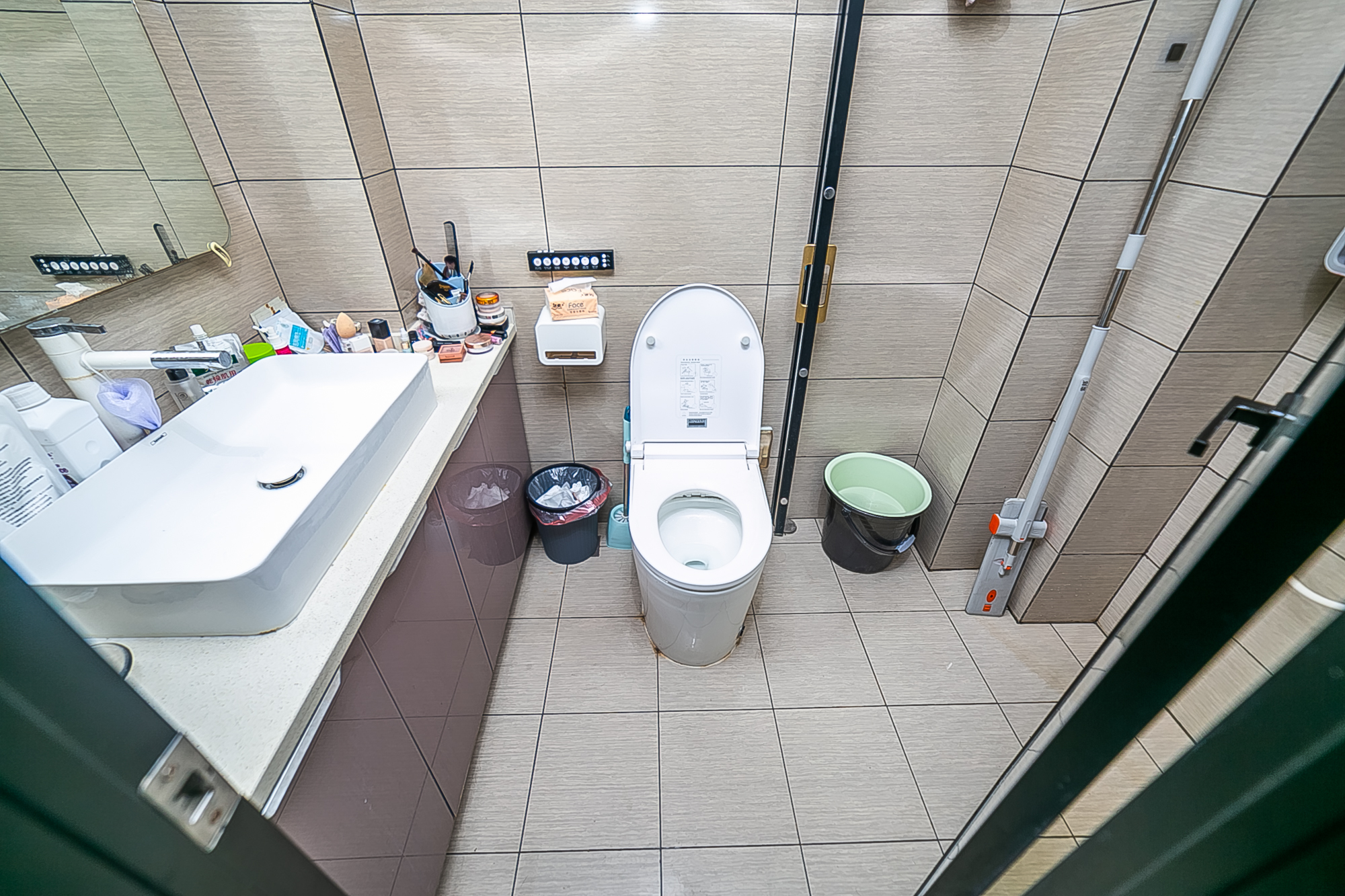 东怡外国(南湖一号) 1室1厅1卫 39.5万 东怡外国(南湖一号) 1室1厅1卫 39.5万其他