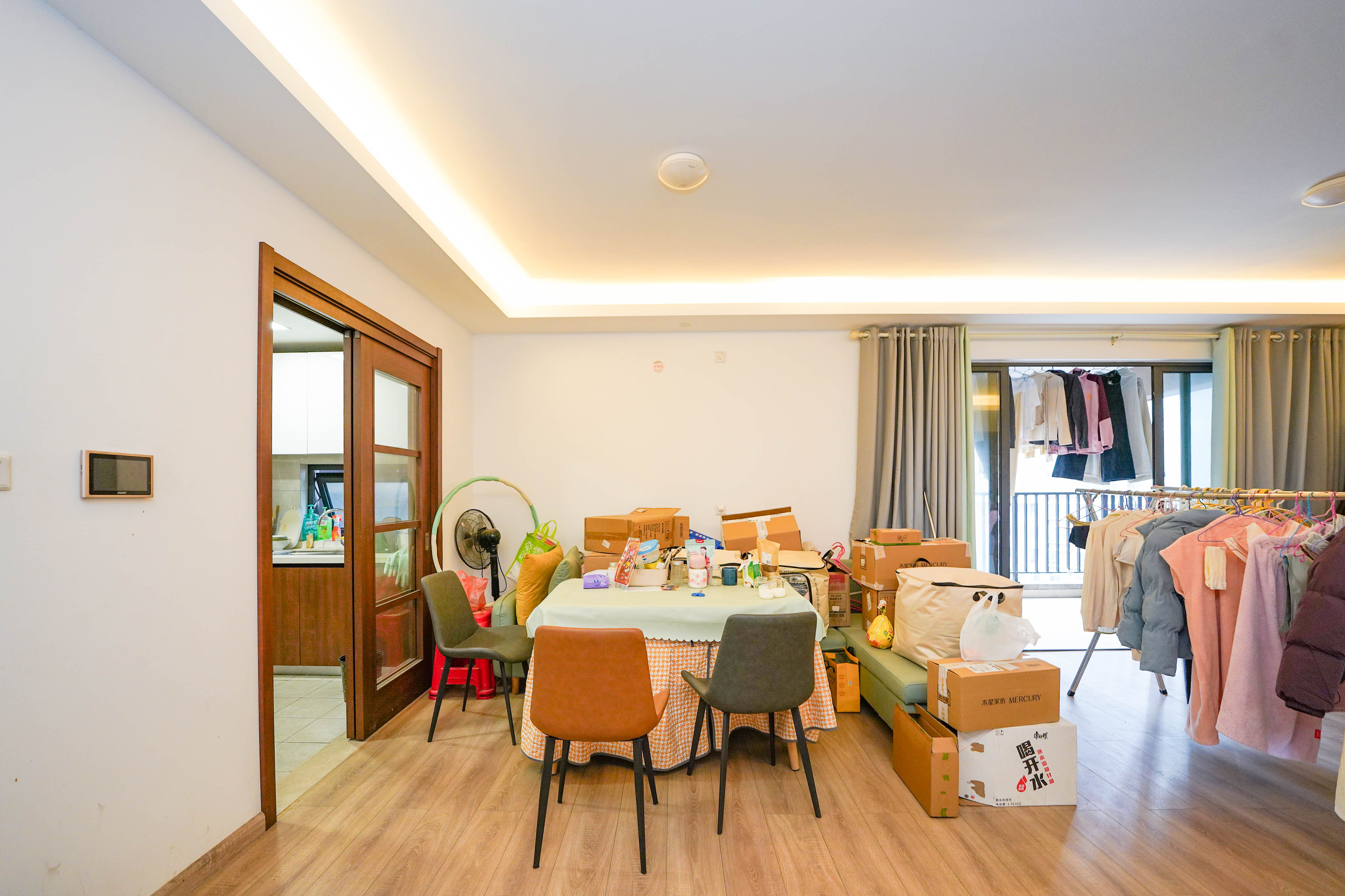 汇金城/嘉华城(二期、三期) 4室2厅2卫 156.0万 汇金城/嘉华城(二期、三期) 4室2厅2卫 156.0万客厅