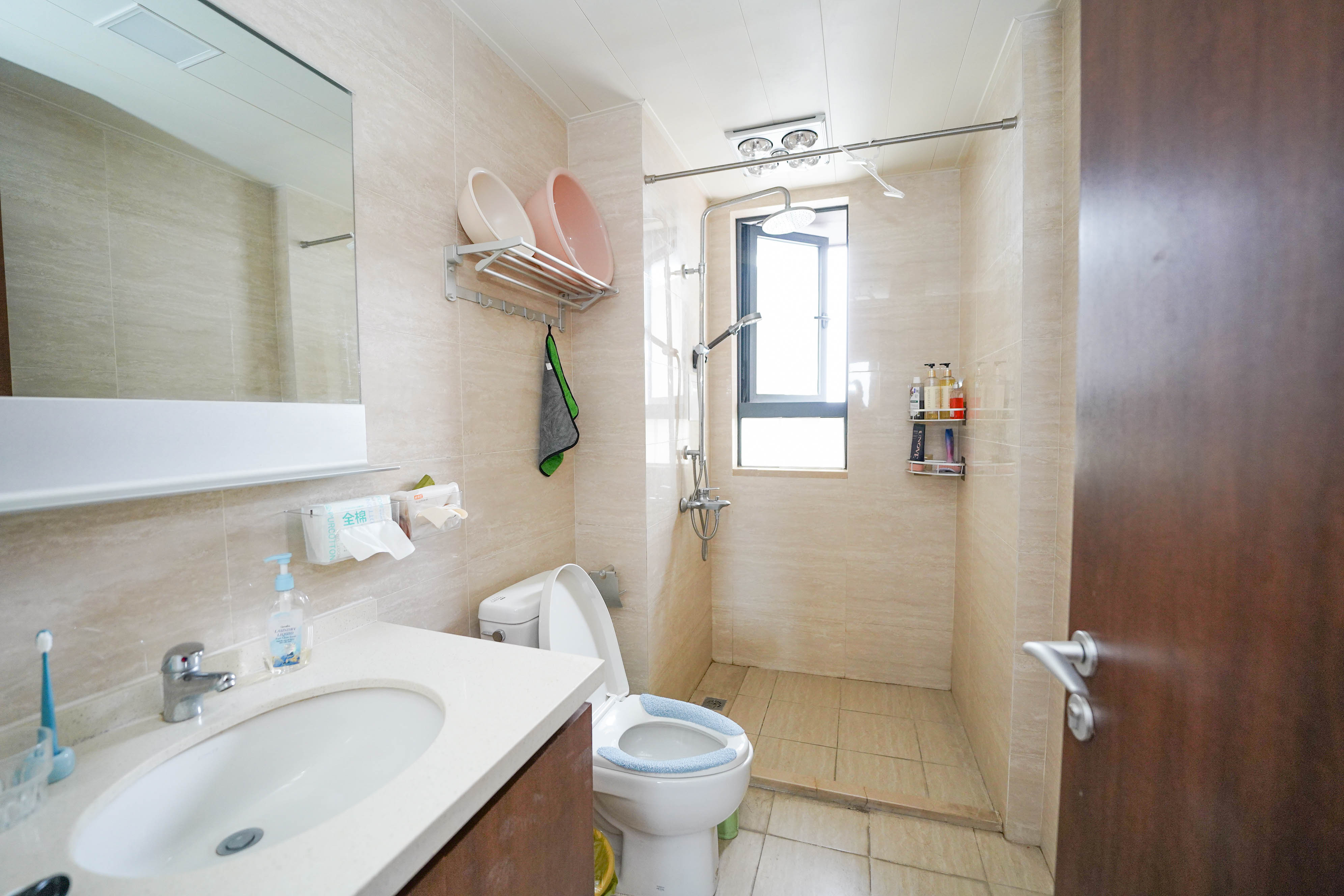 汇金城/嘉华城(二期、三期) 4室2厅2卫 156.0万 汇金城/嘉华城(二期、三期) 4室2厅2卫 156.0万卫生间