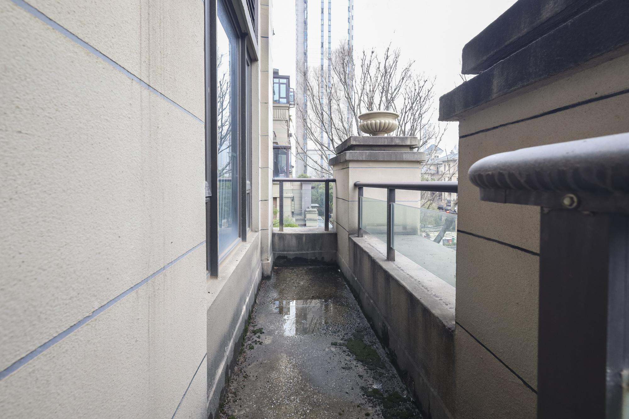 恒大御景天下城二期  3室2厅2卫   180.00万阳台
