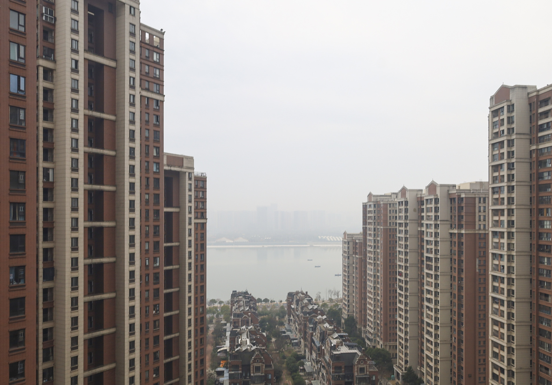 绿地海外滩一期  3室2厅1卫   63.00万其他