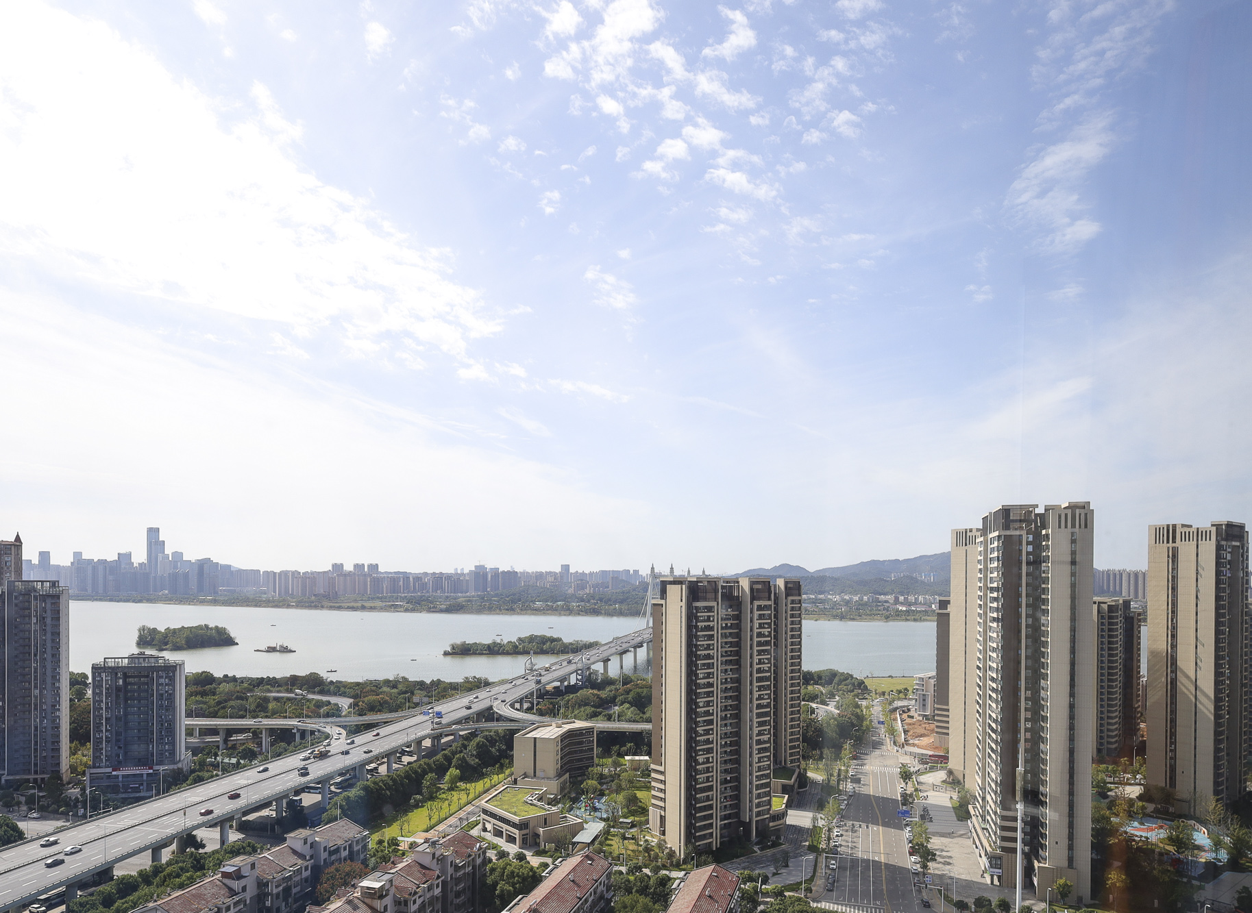 山语城三期  4室2厅2卫   128.00万其他