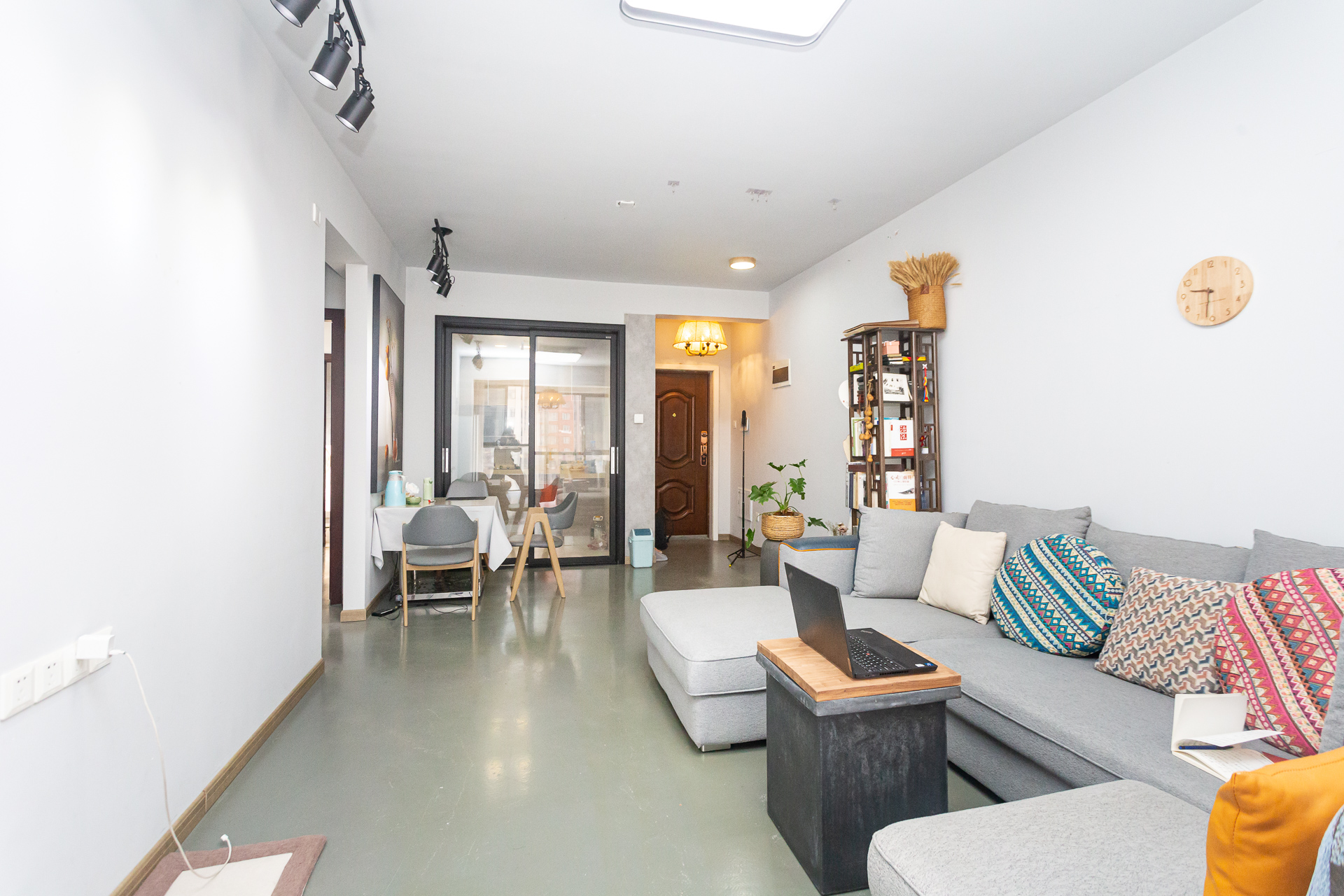 乾源国际  2室2厅1卫    69.0万客厅