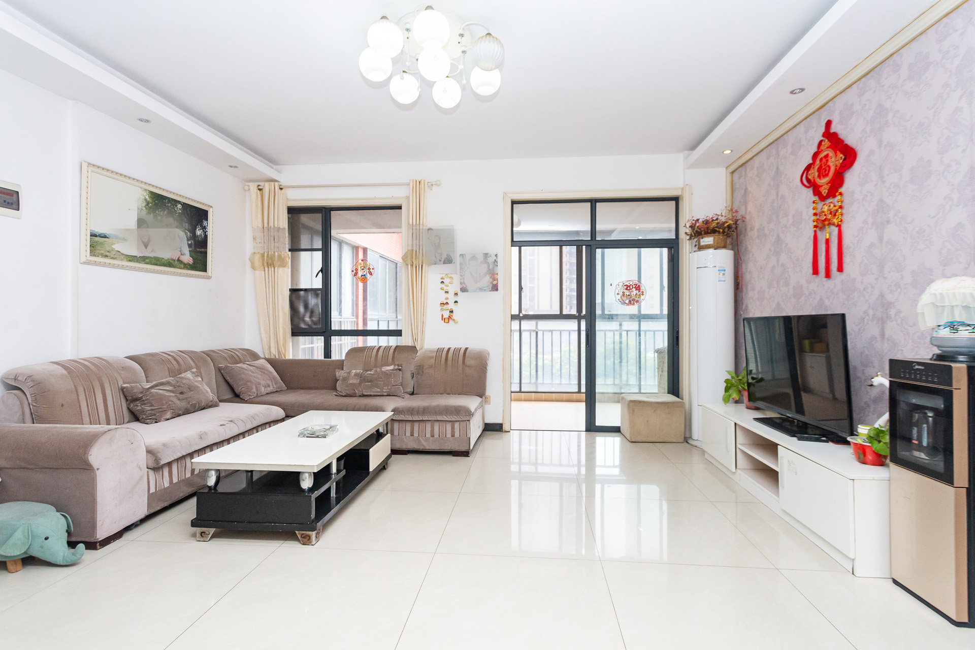 浩龙音乐界  4室2厅2卫    68.0万 浩龙音乐界  4室2厅2卫    68.0万客厅