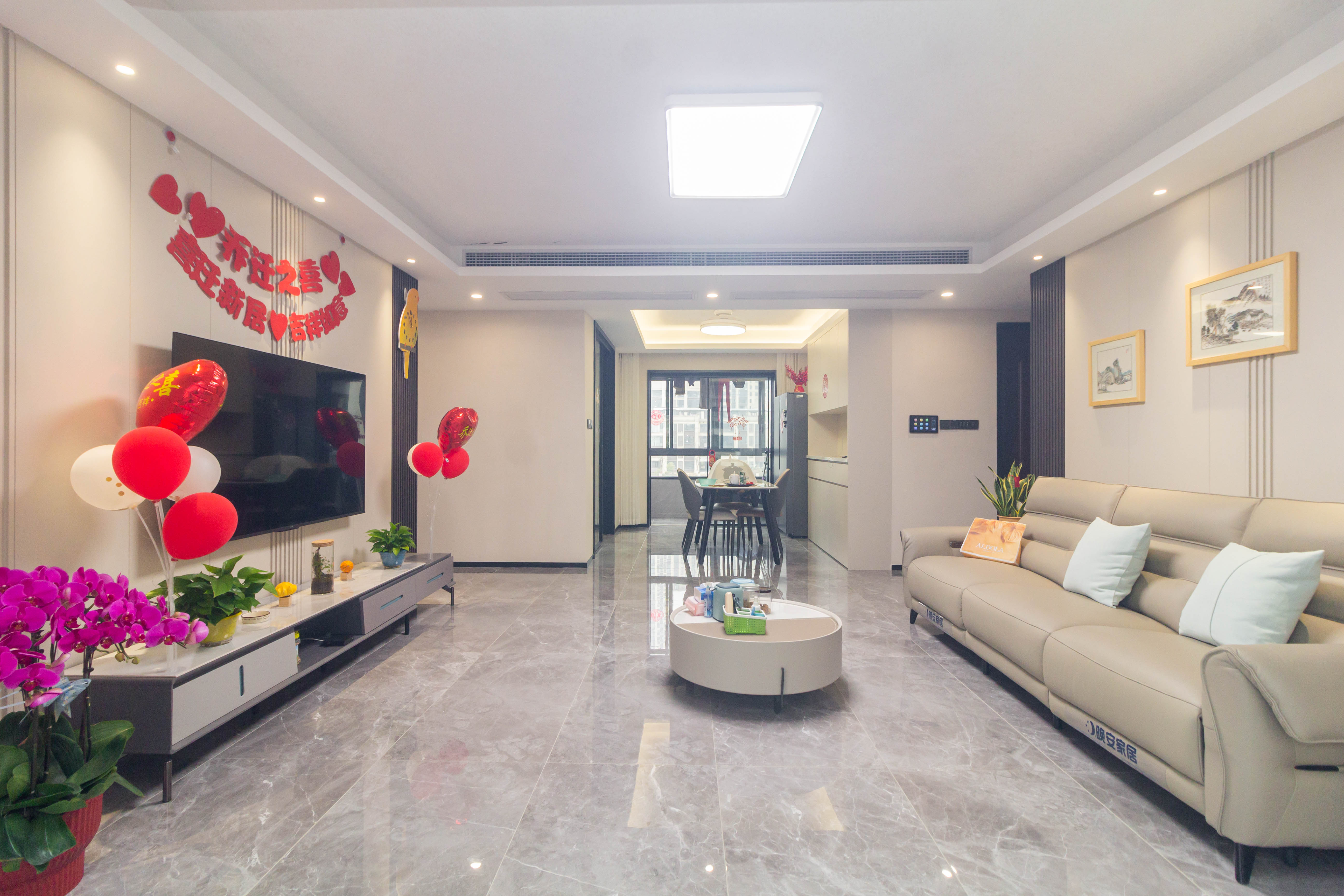 湘语洺悦 4室2厅2卫 238.0万 湘语洺悦 4室2厅2卫 238.0万客厅