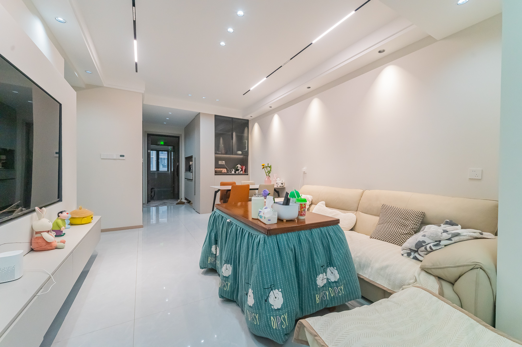 绿城美的明月江南  3室2厅2卫    125.0万 绿城美的明月江南  3室2厅2卫    125.0万客厅