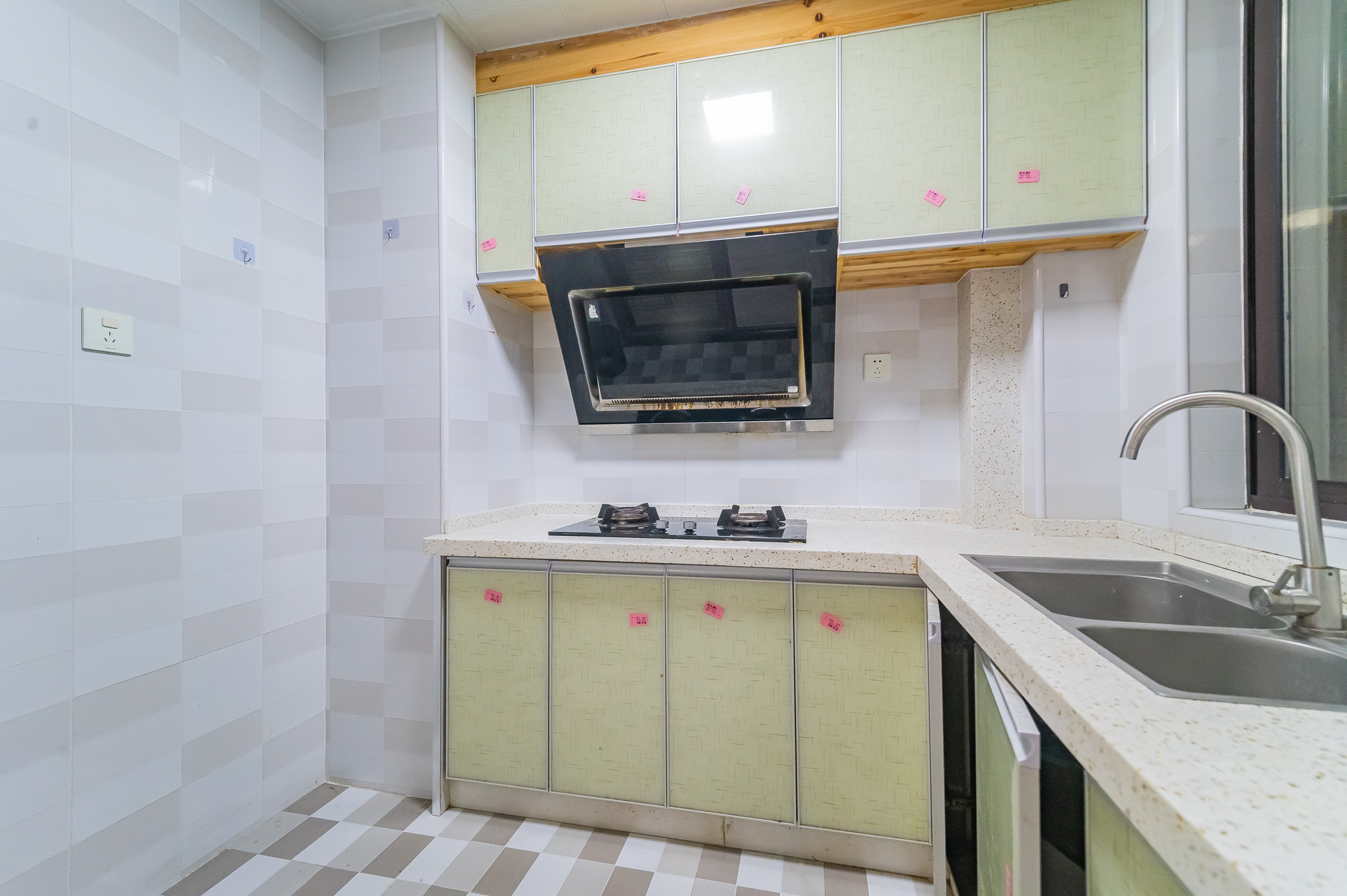 星湖湾二期高层  3室2厅1卫    60.0万 星湖湾二期高层  3室2厅1卫    60.0万厨房