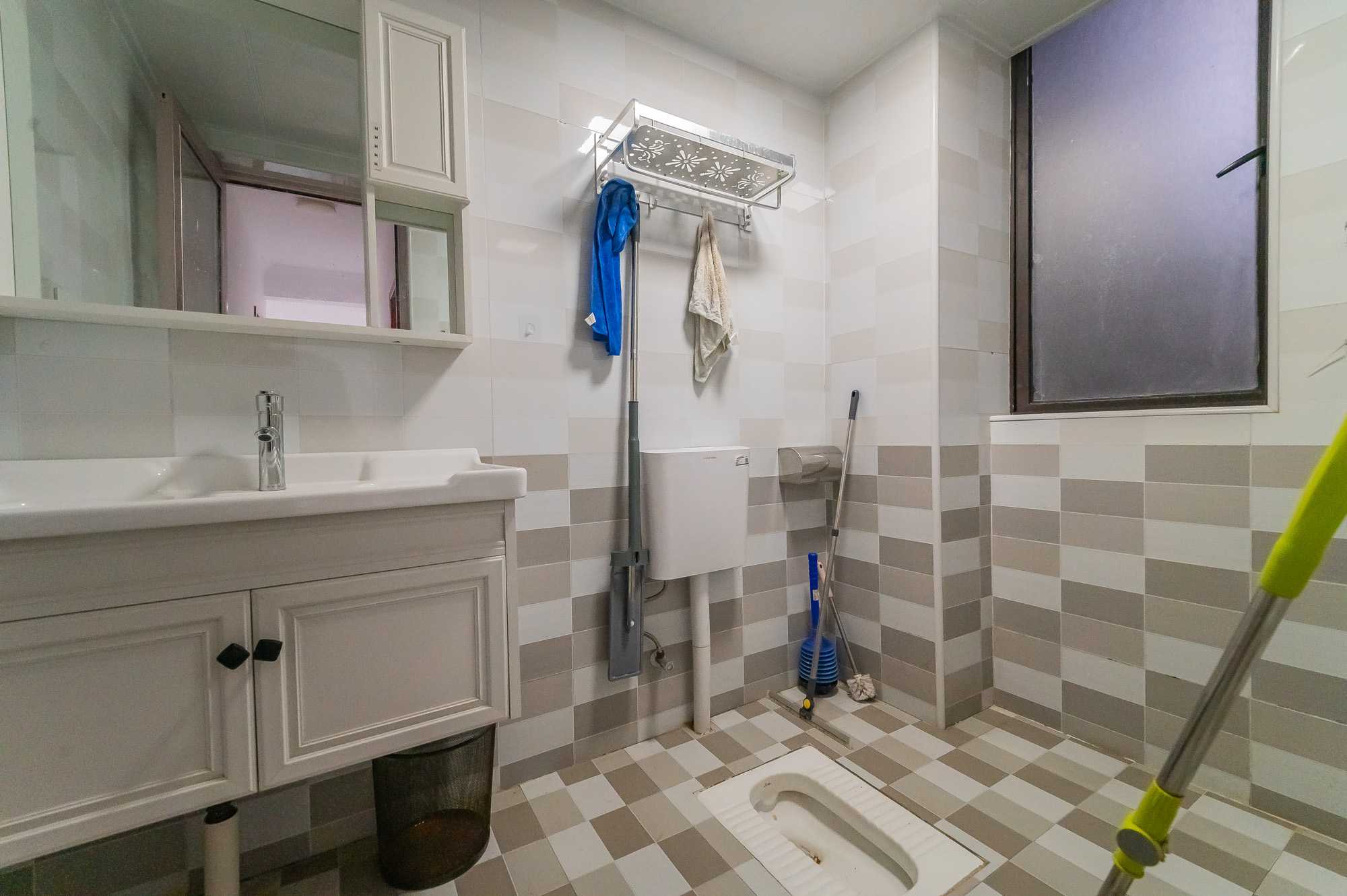 星湖湾二期高层  3室2厅1卫    60.0万 星湖湾二期高层  3室2厅1卫    60.0万卫生间