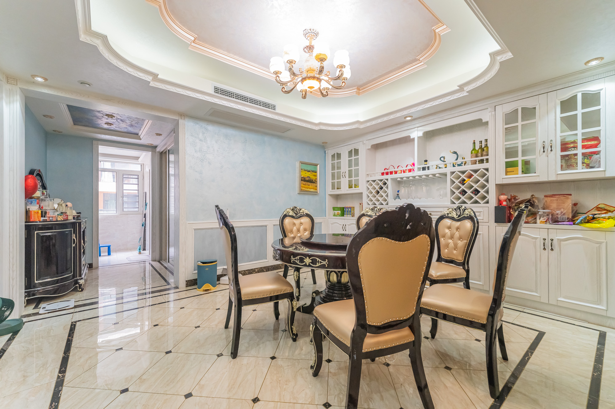 海伦春天  5室3厅2卫    396.0万 海伦春天  5室3厅2卫    396.0万客厅