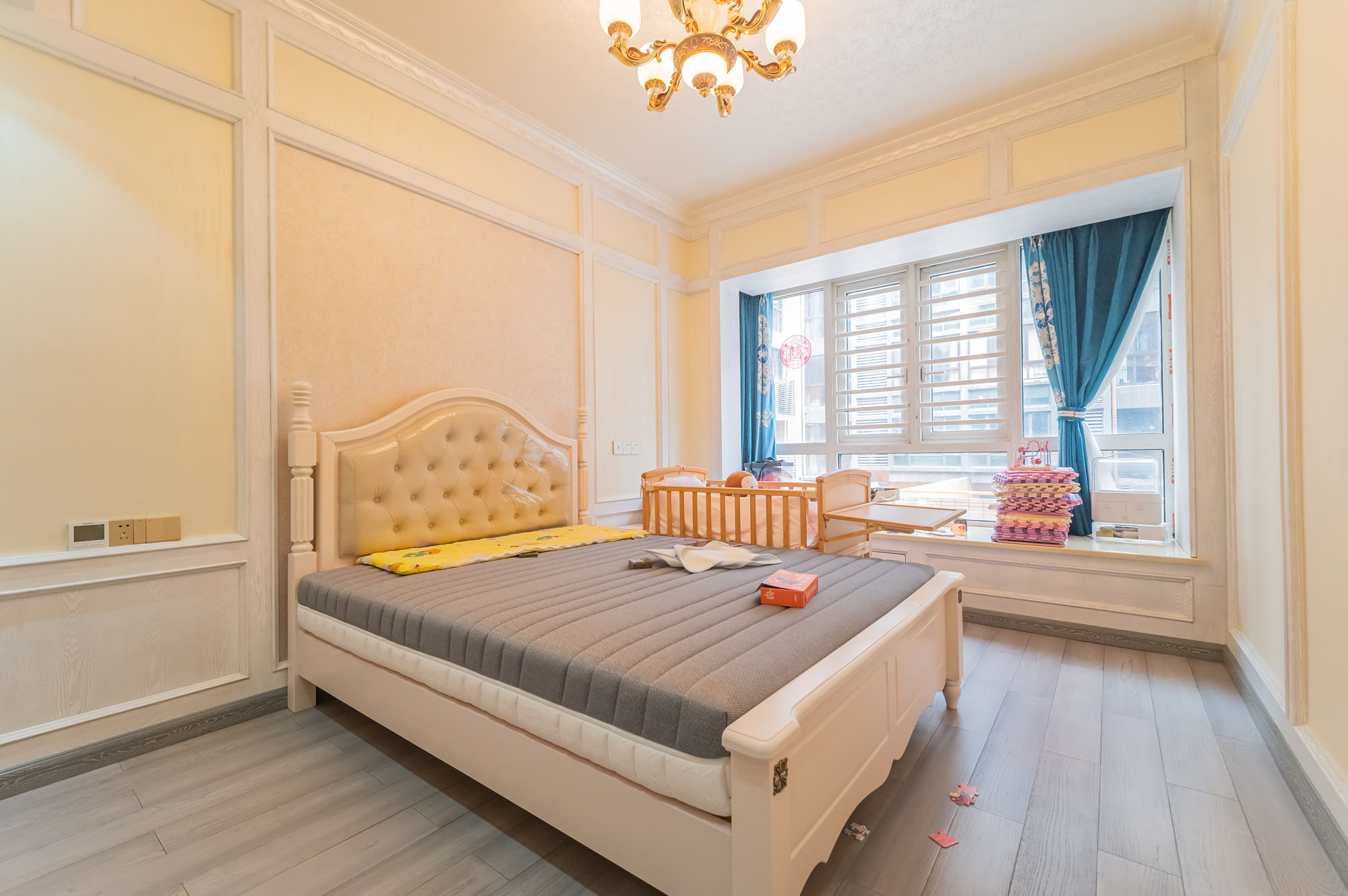 海伦春天  5室3厅2卫    396.0万 海伦春天  5室3厅2卫    396.0万卧室